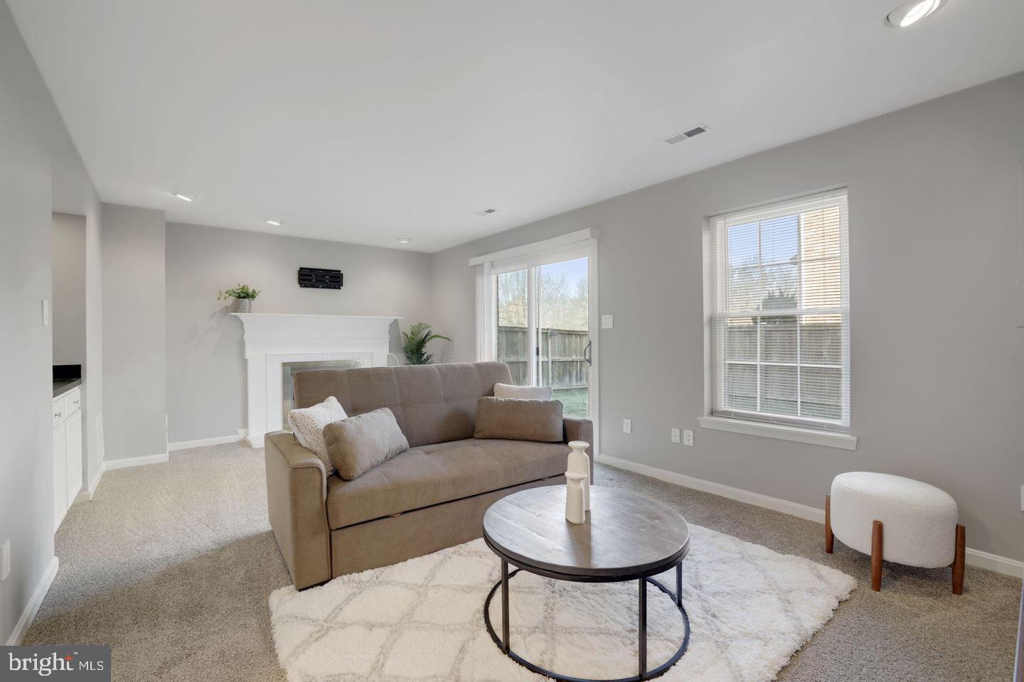 MIRROR RIDGE - Residential Lease