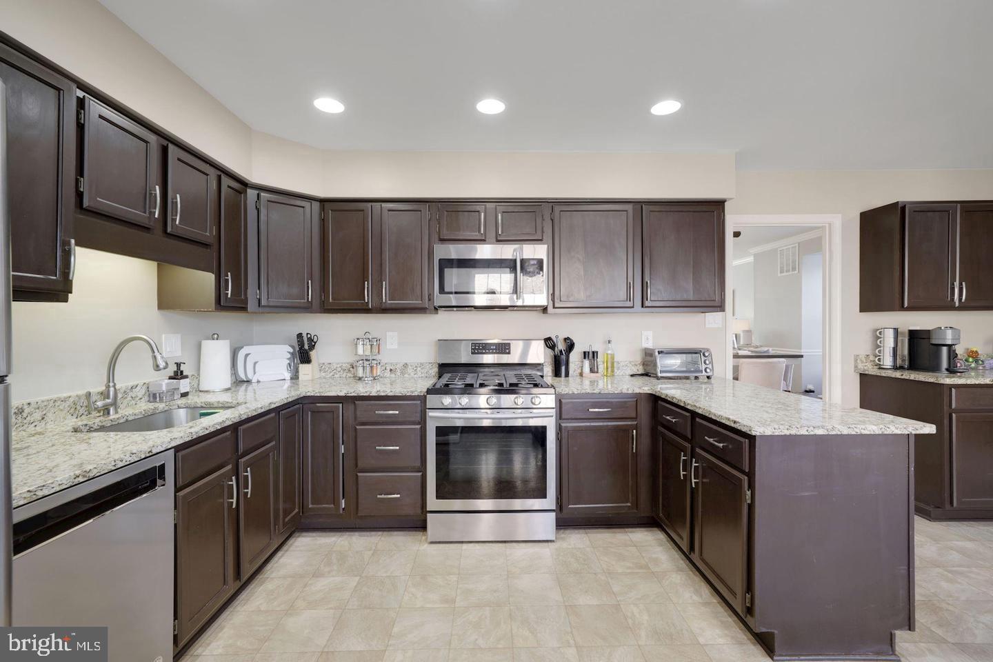 MIRROR RIDGE - Residential Lease