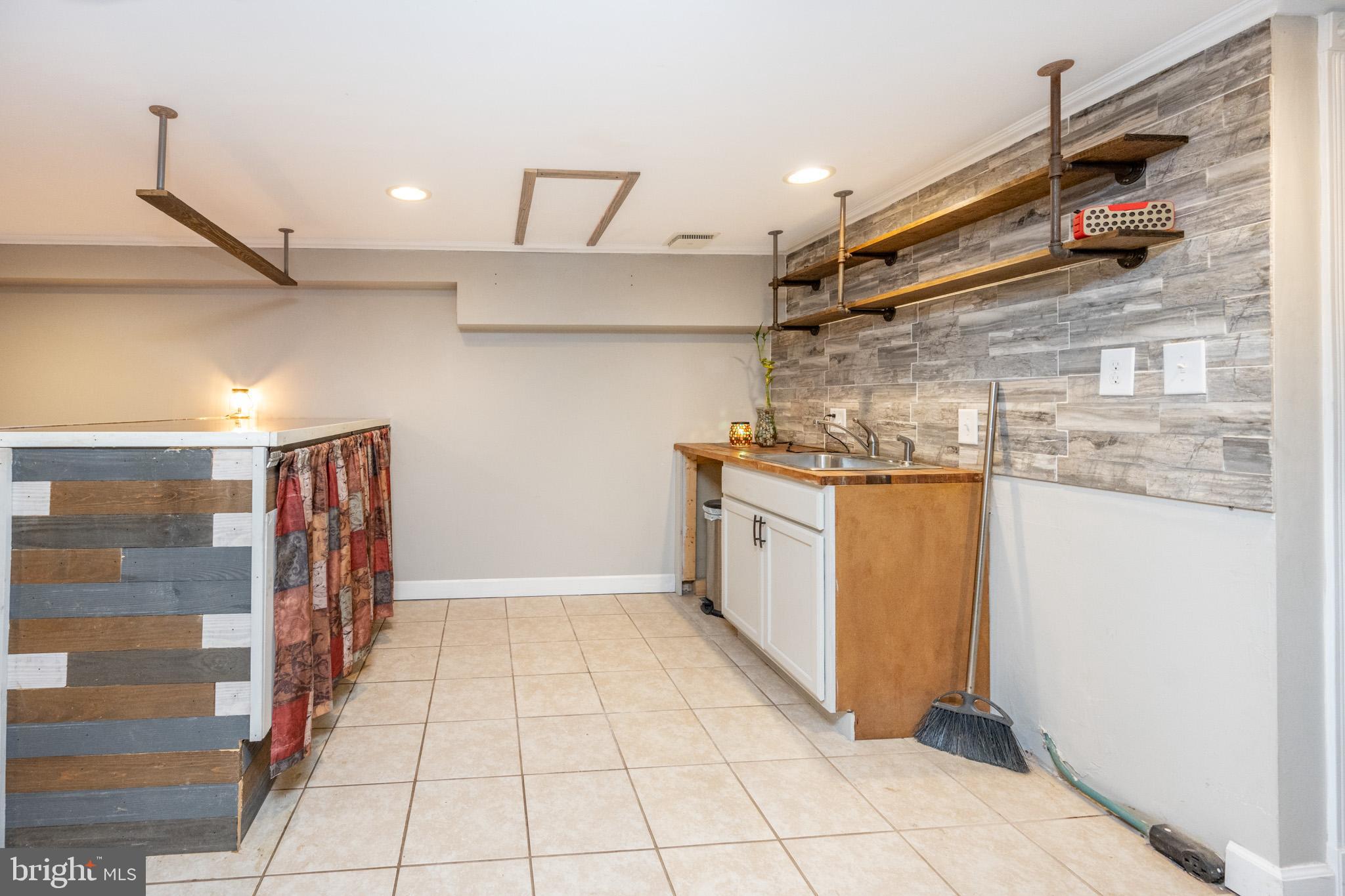 GOLF CREST MANOR - Residential