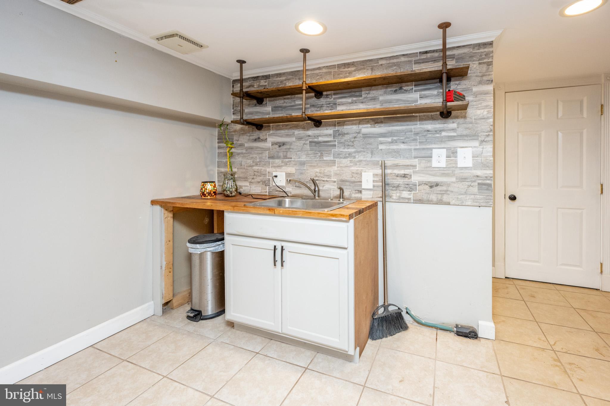 GOLF CREST MANOR - Residential