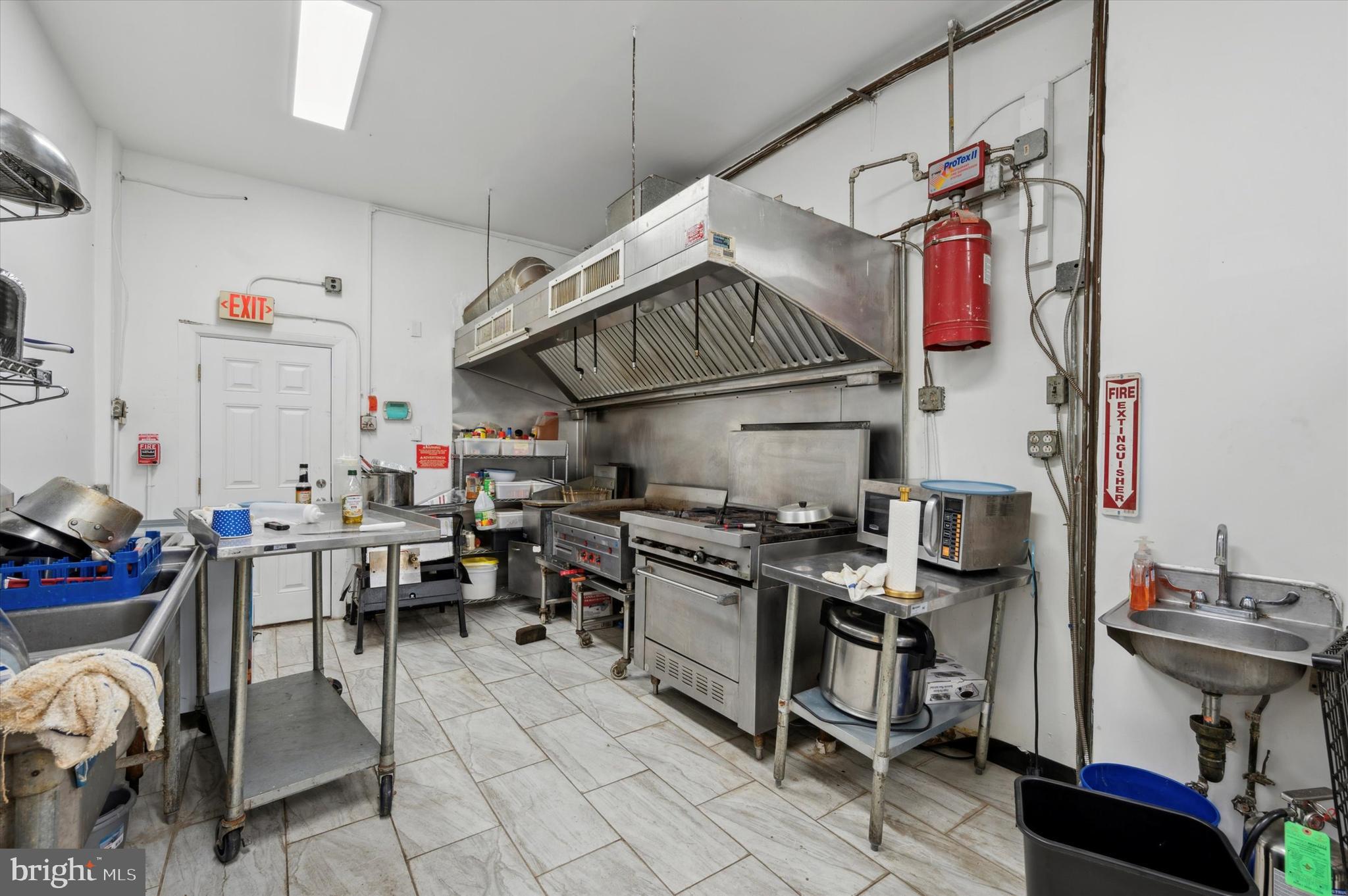 6028 LANSDOWNE AVENUE