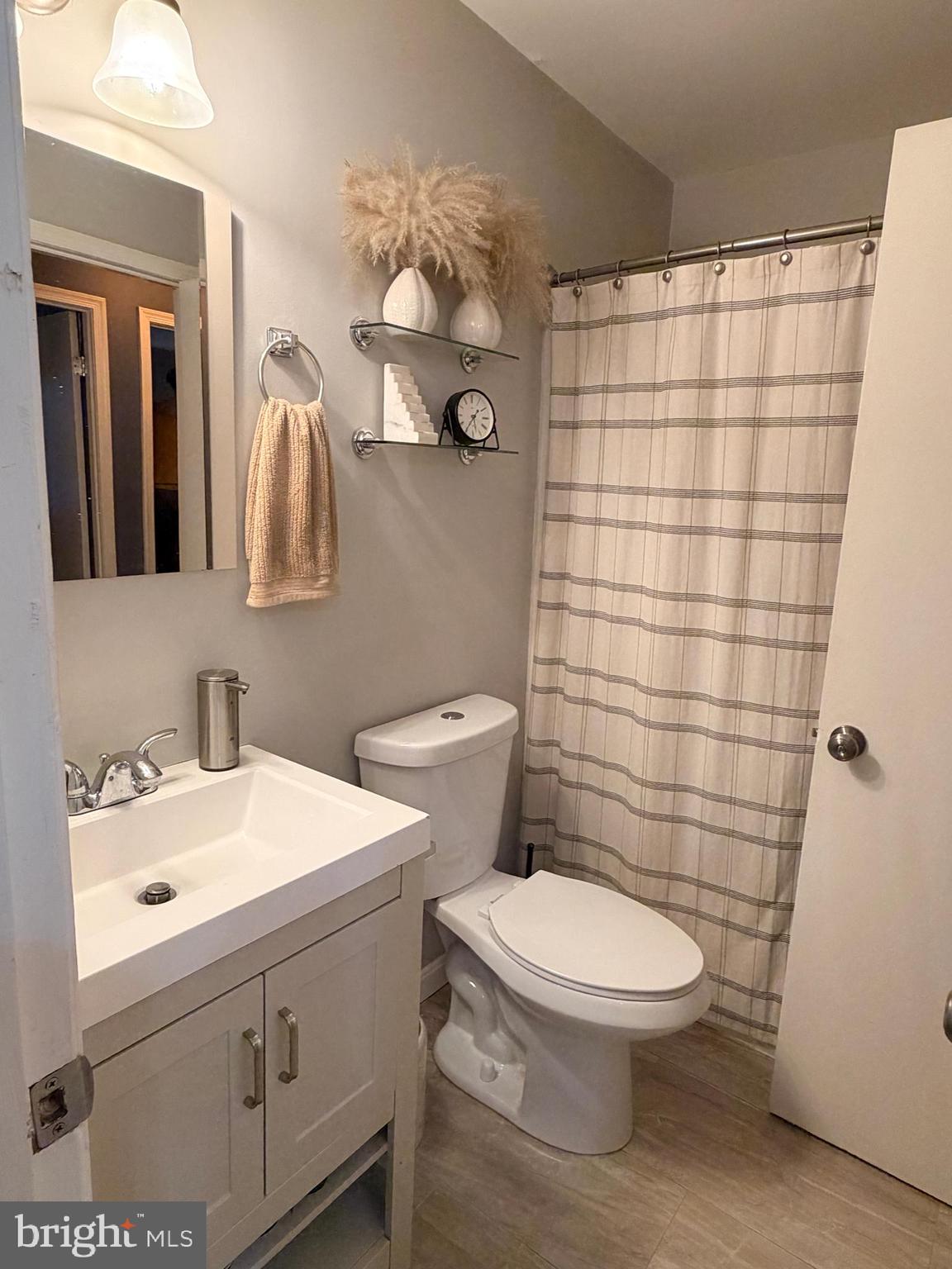 HILLCREST TOWNE - Residential