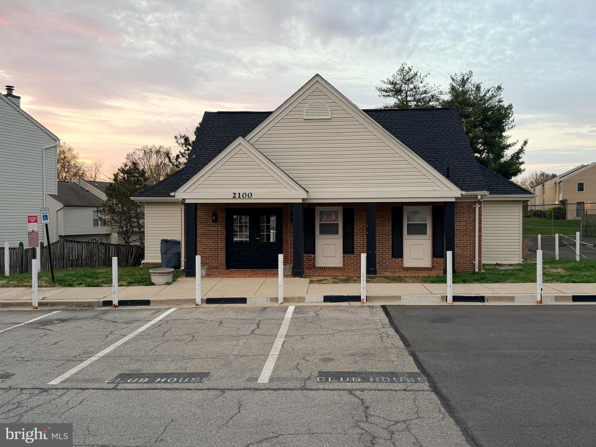 HILLCREST TOWNE - Residential