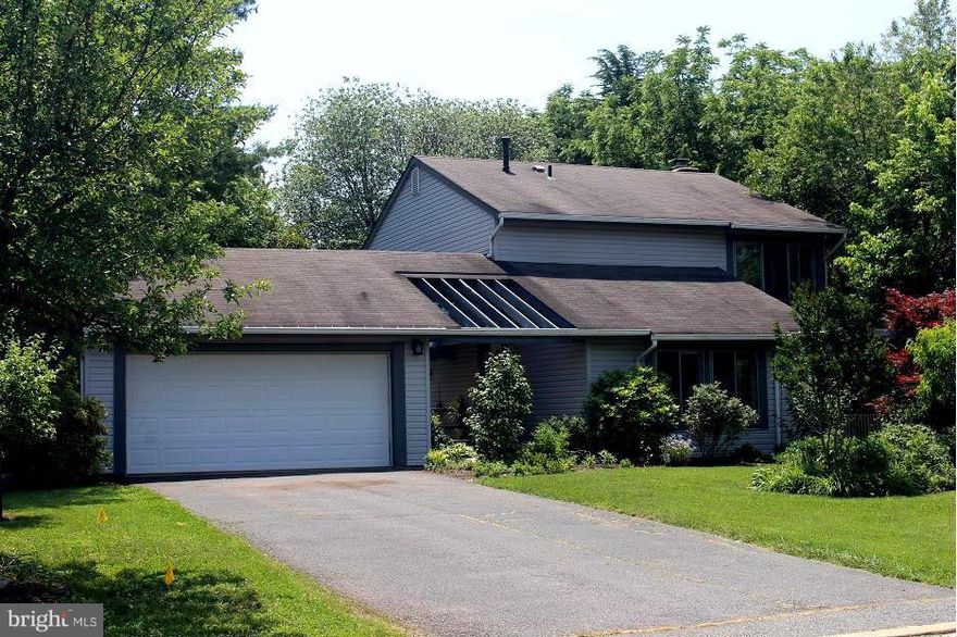 Beautiful 4 bdrm w/ garden and strawberry patch, 2 car garage.  HOA has one of the largest pools in Loudoun and is home of one of the best swim teams in VA.  10 miles of Dulles airport, near shopping malls and Potomac Rive.