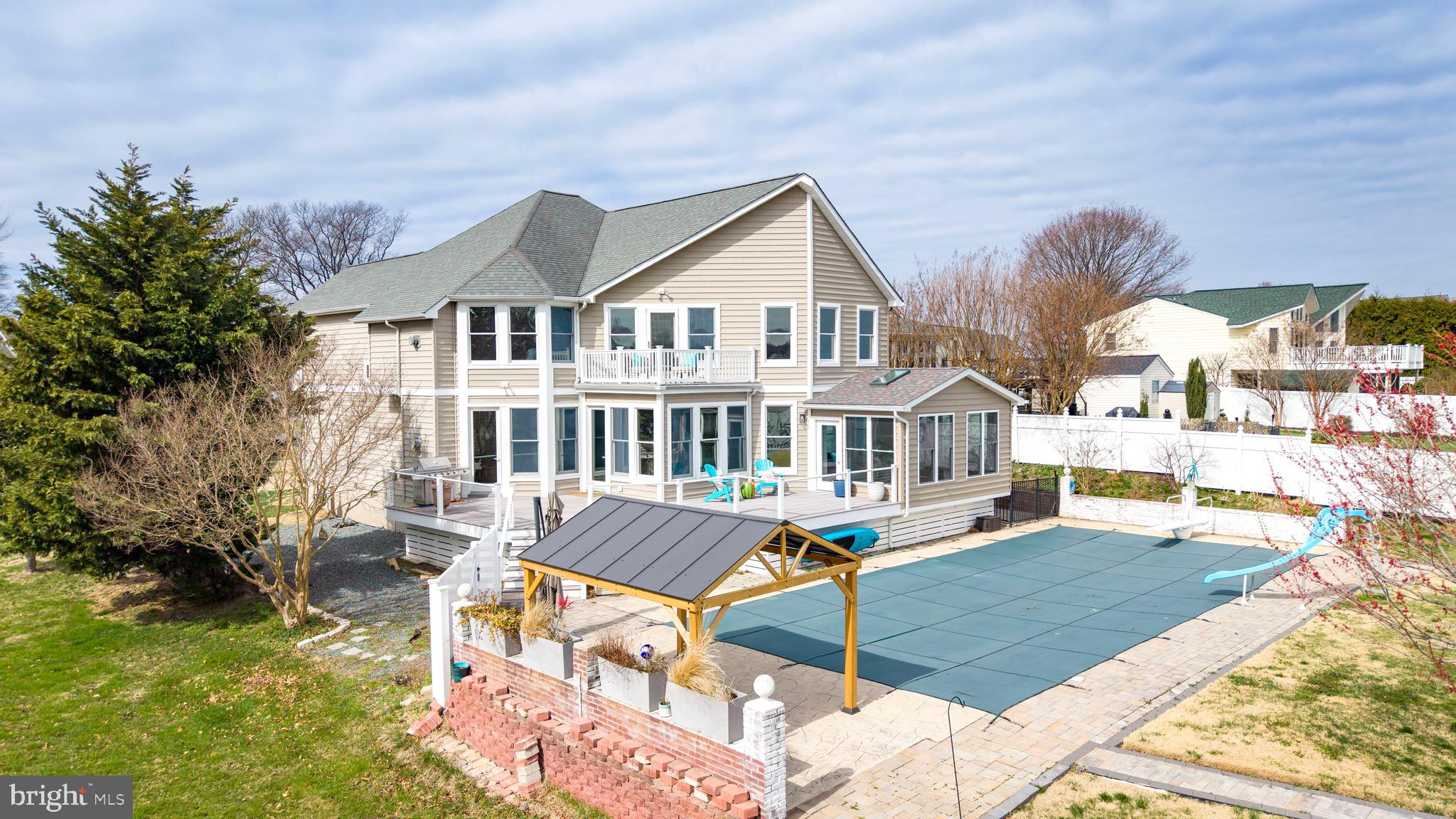 802 BROADCREEK DRIVE