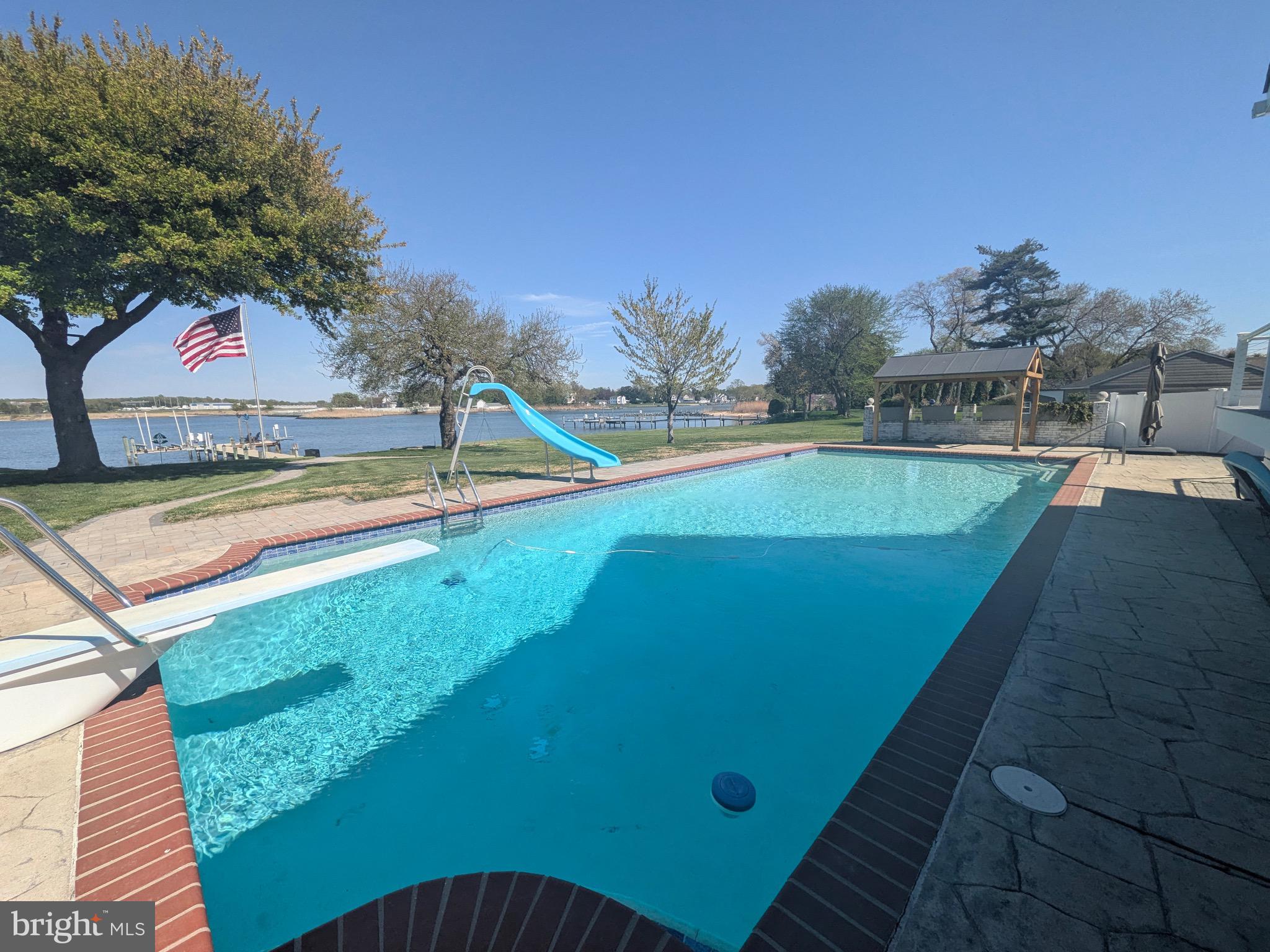 BAY CITY - Residential