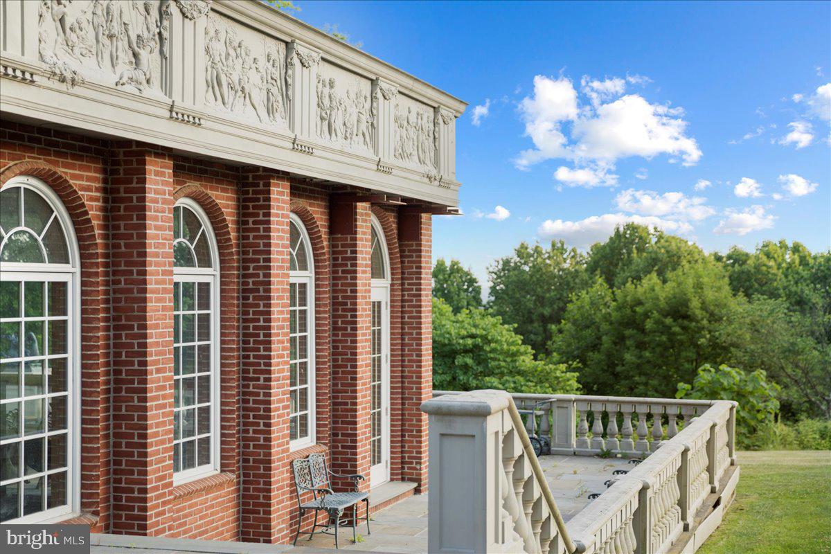 SOLEBURY MOUNT EST - Residential
