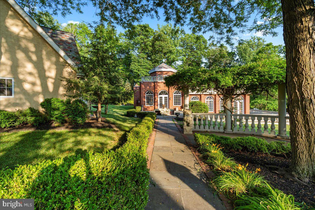 SOLEBURY MOUNT EST - Residential