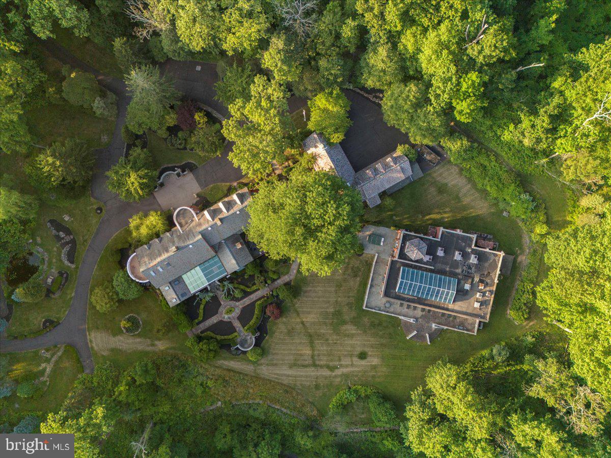 SOLEBURY MOUNT EST - Residential