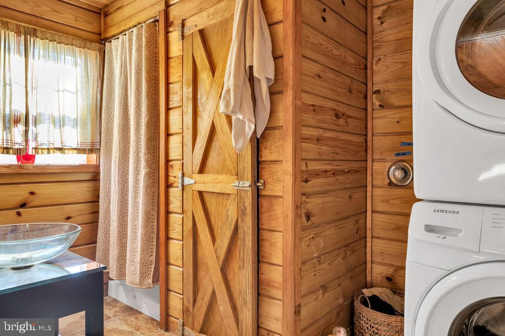 HUTCHISON - Residential