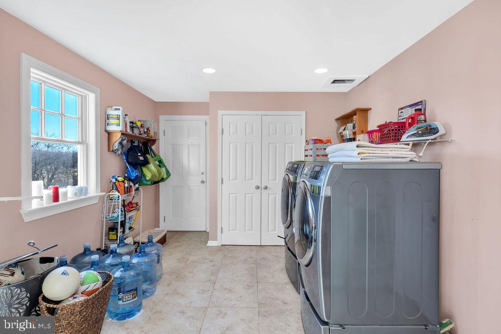 HUTCHISON - Residential