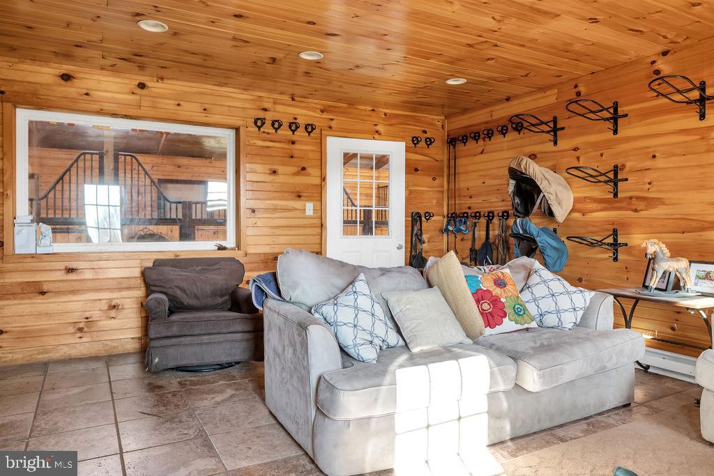 HUTCHISON - Residential