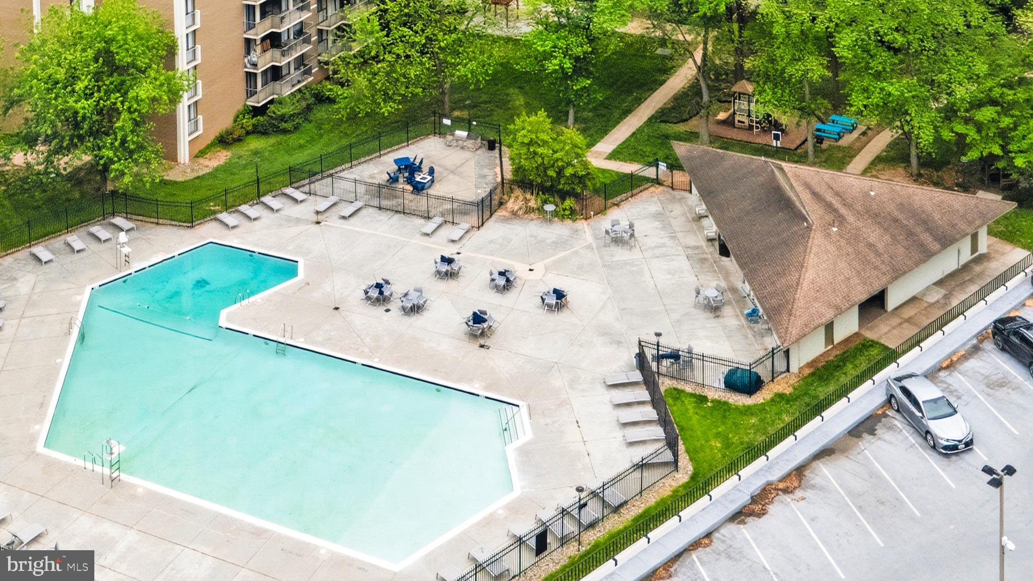 TOWERS IN WESTCHESTER PARK - Residential