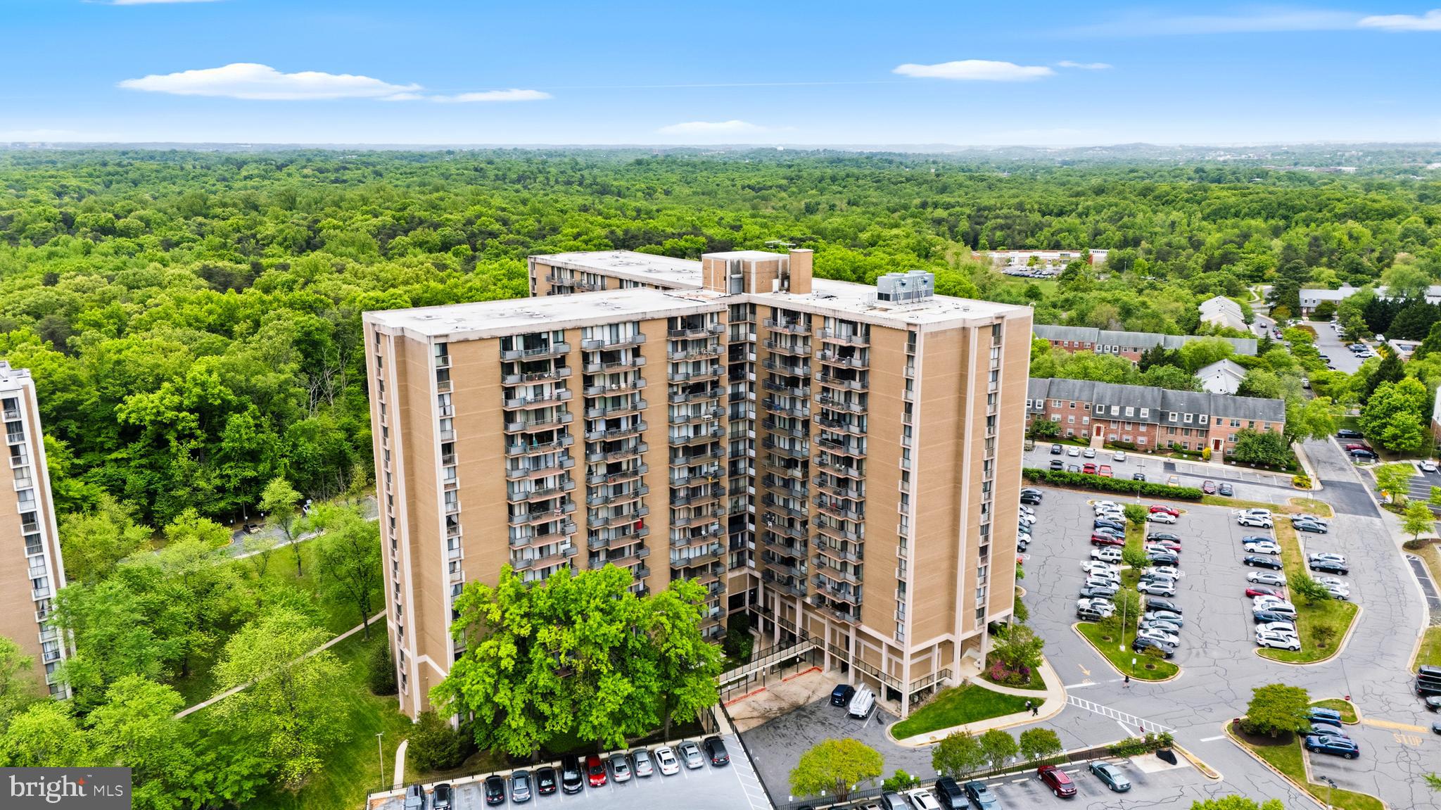 TOWERS IN WESTCHESTER PARK - Residential