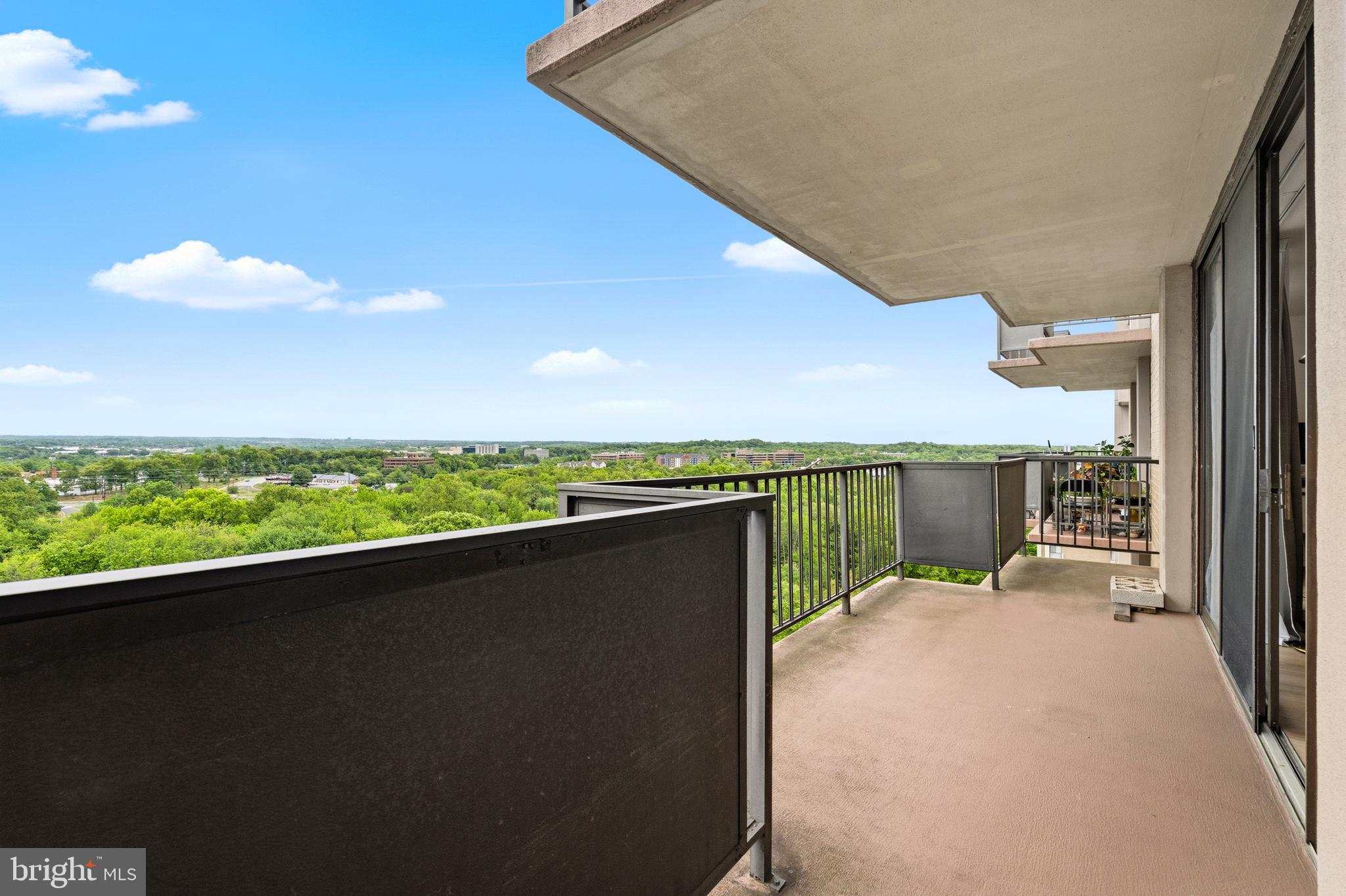 TOWERS IN WESTCHESTER PARK - Residential