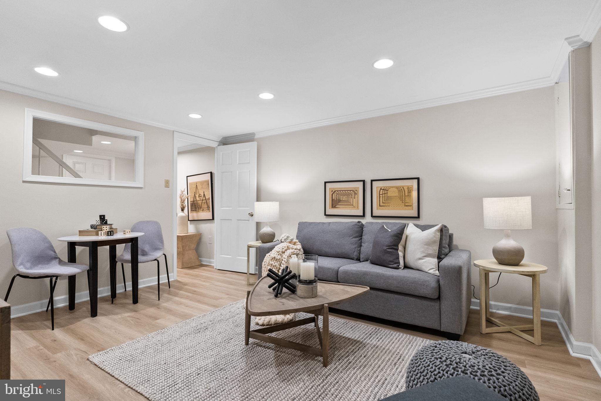 COUNTRY CLUB VILLAGE - Residential