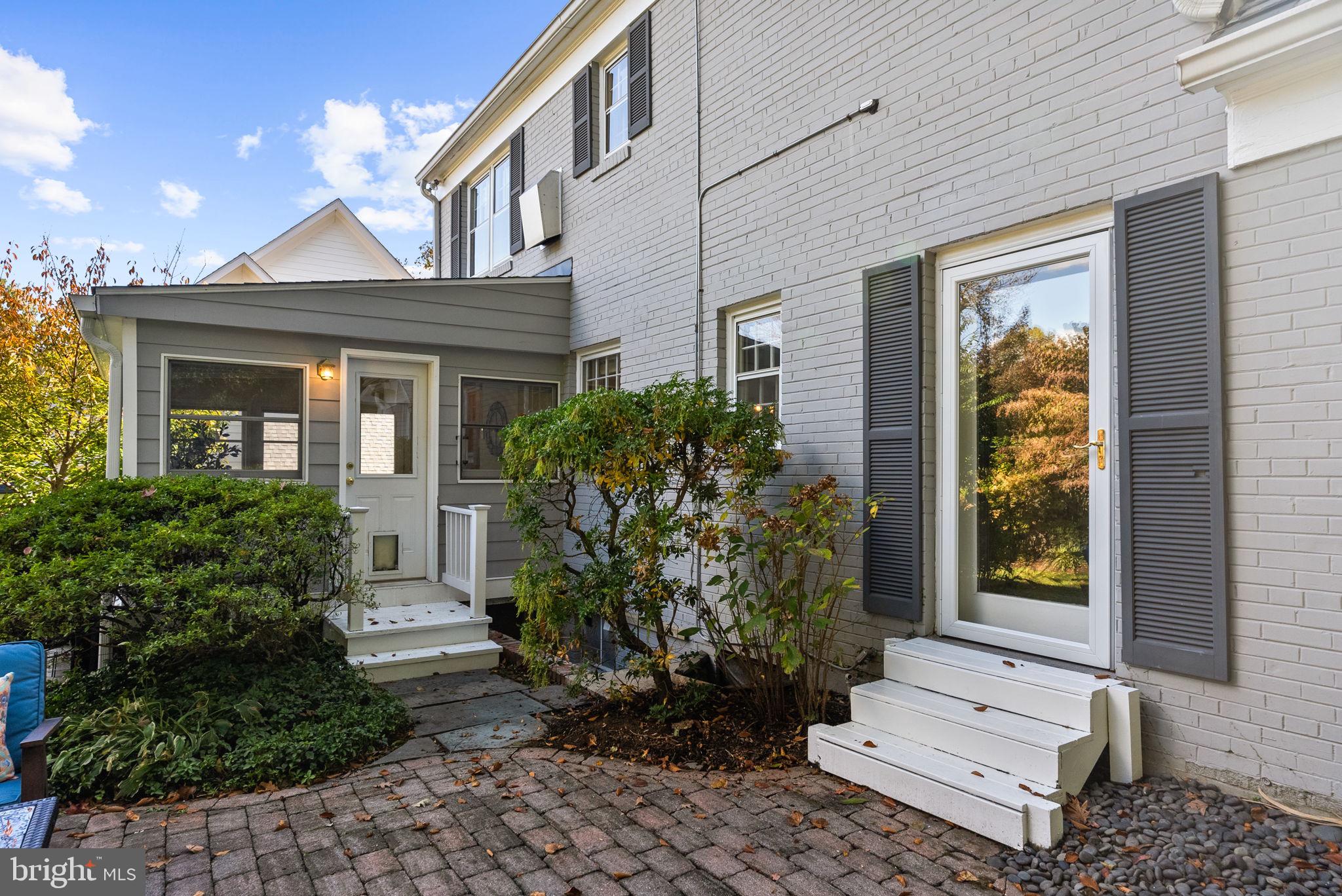 COUNTRY CLUB VILLAGE - Residential