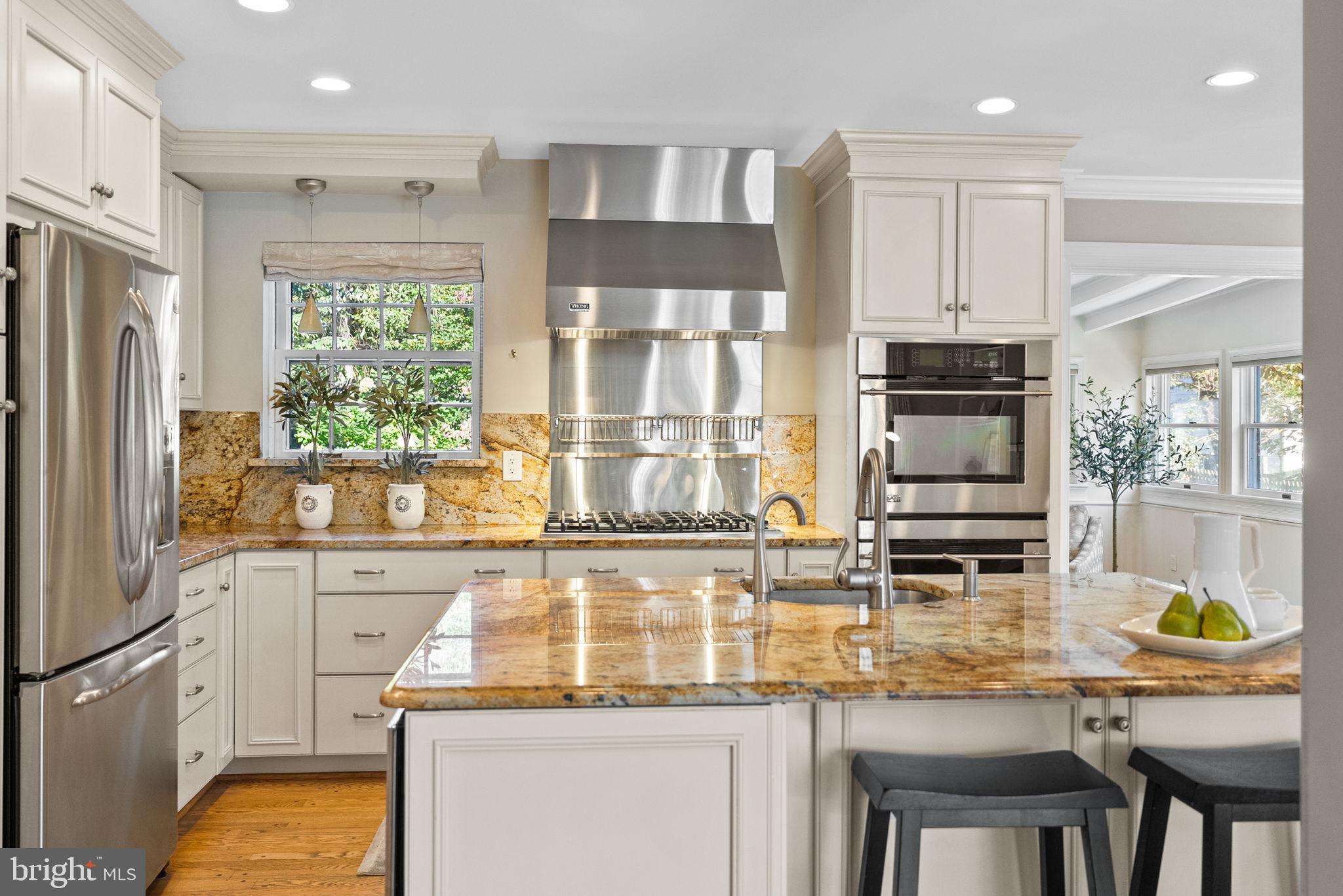 COUNTRY CLUB VILLAGE - Residential