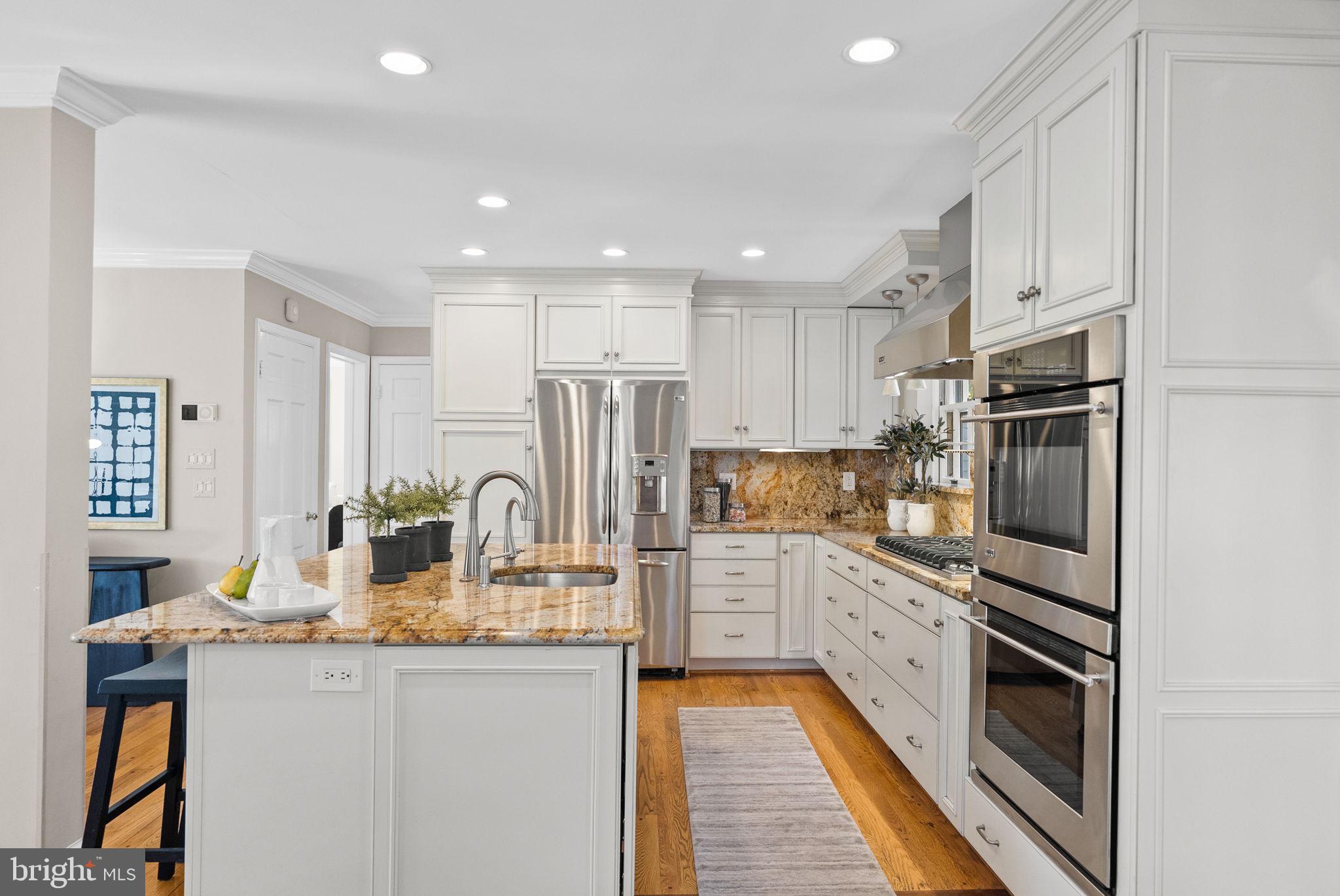 COUNTRY CLUB VILLAGE - Residential