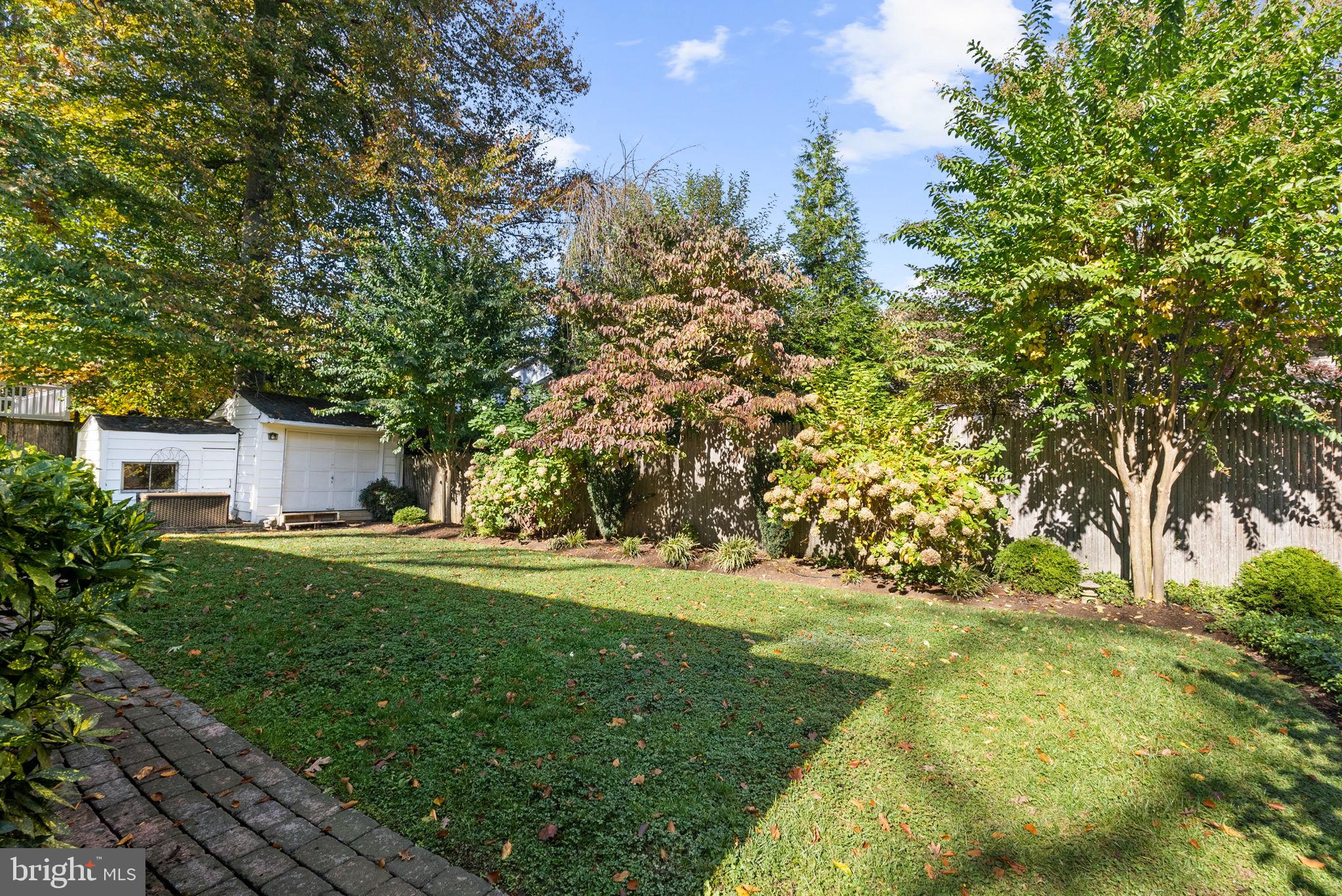 COUNTRY CLUB VILLAGE - Residential