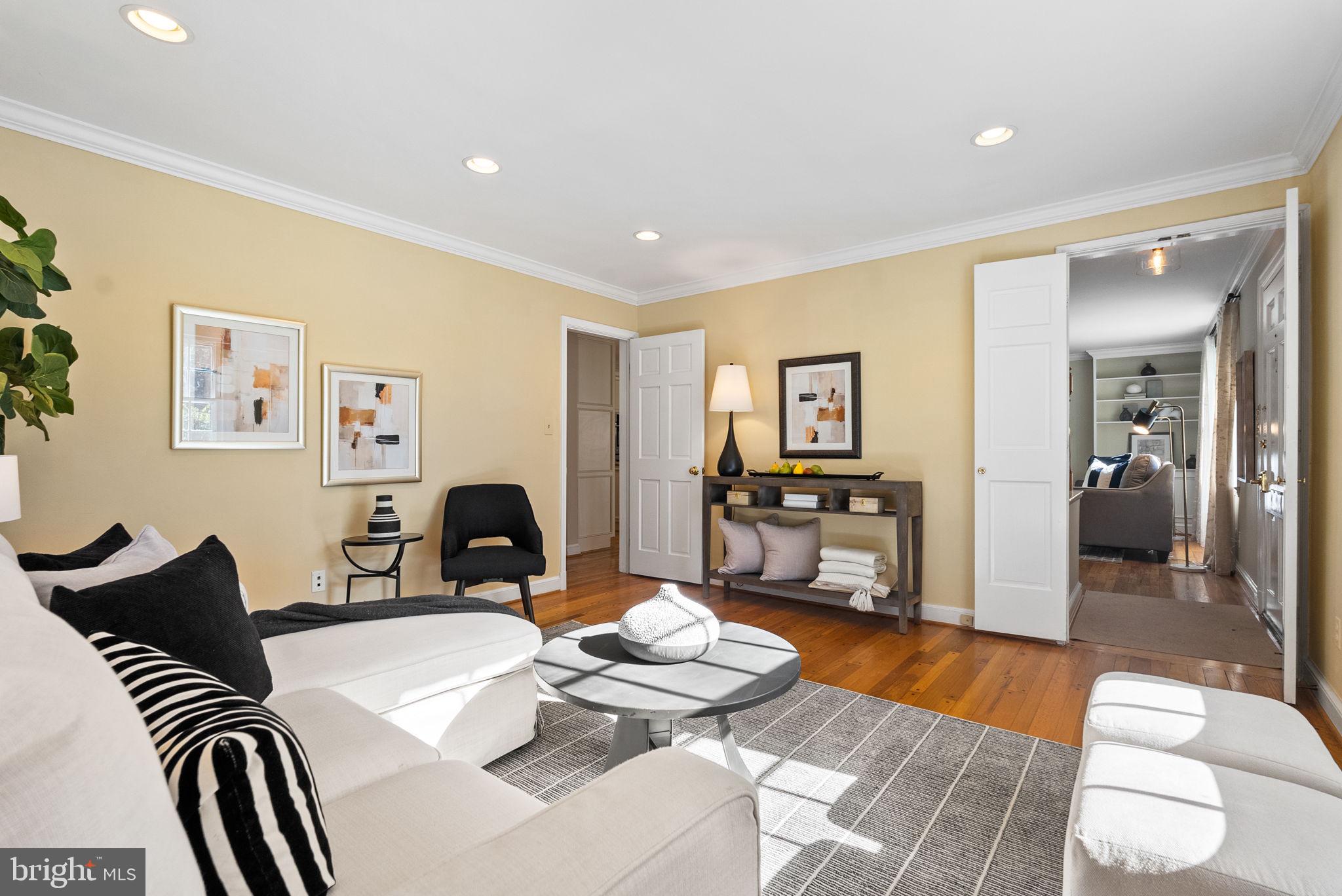 COUNTRY CLUB VILLAGE - Residential