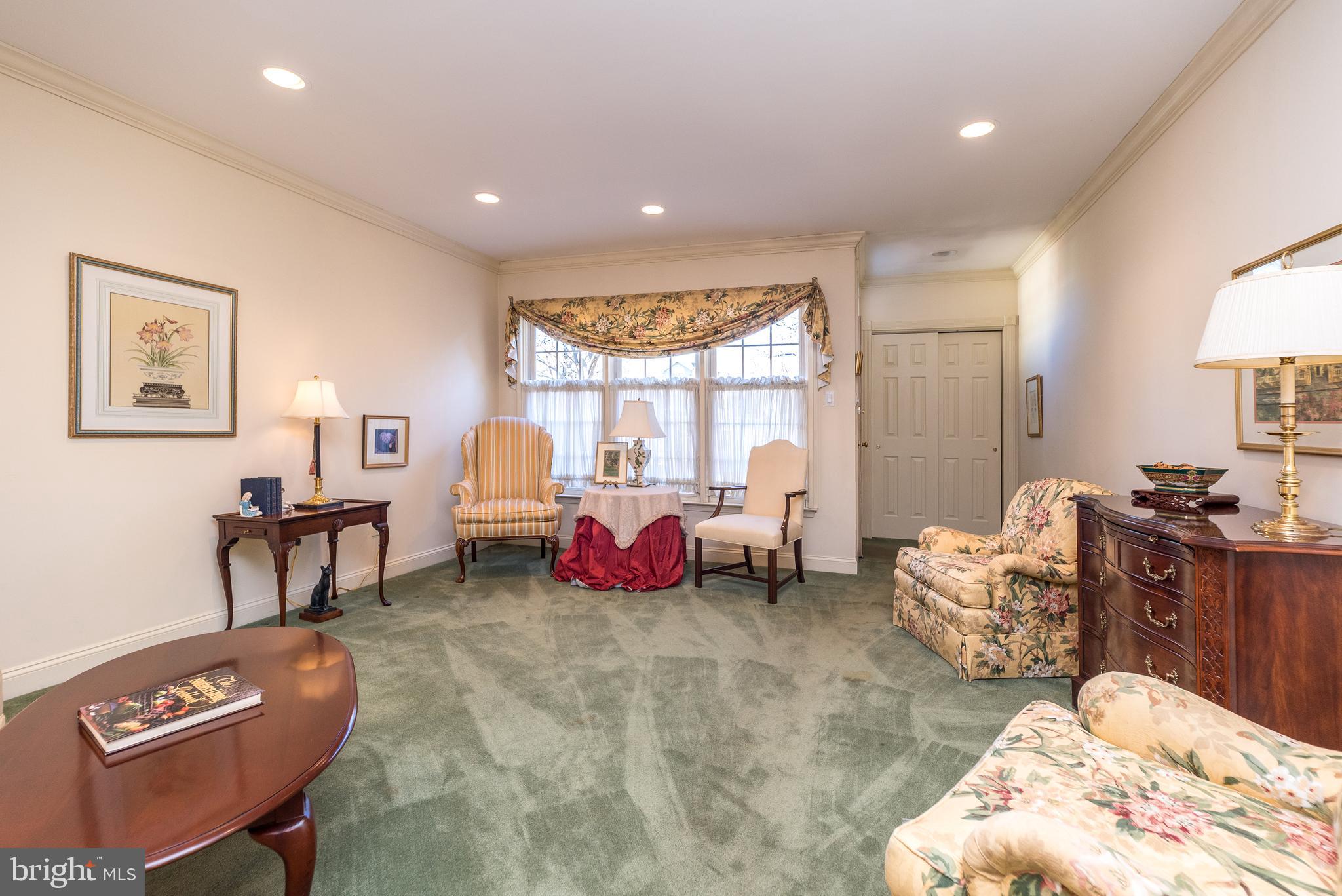 GWYNEDD HUNT - Residential