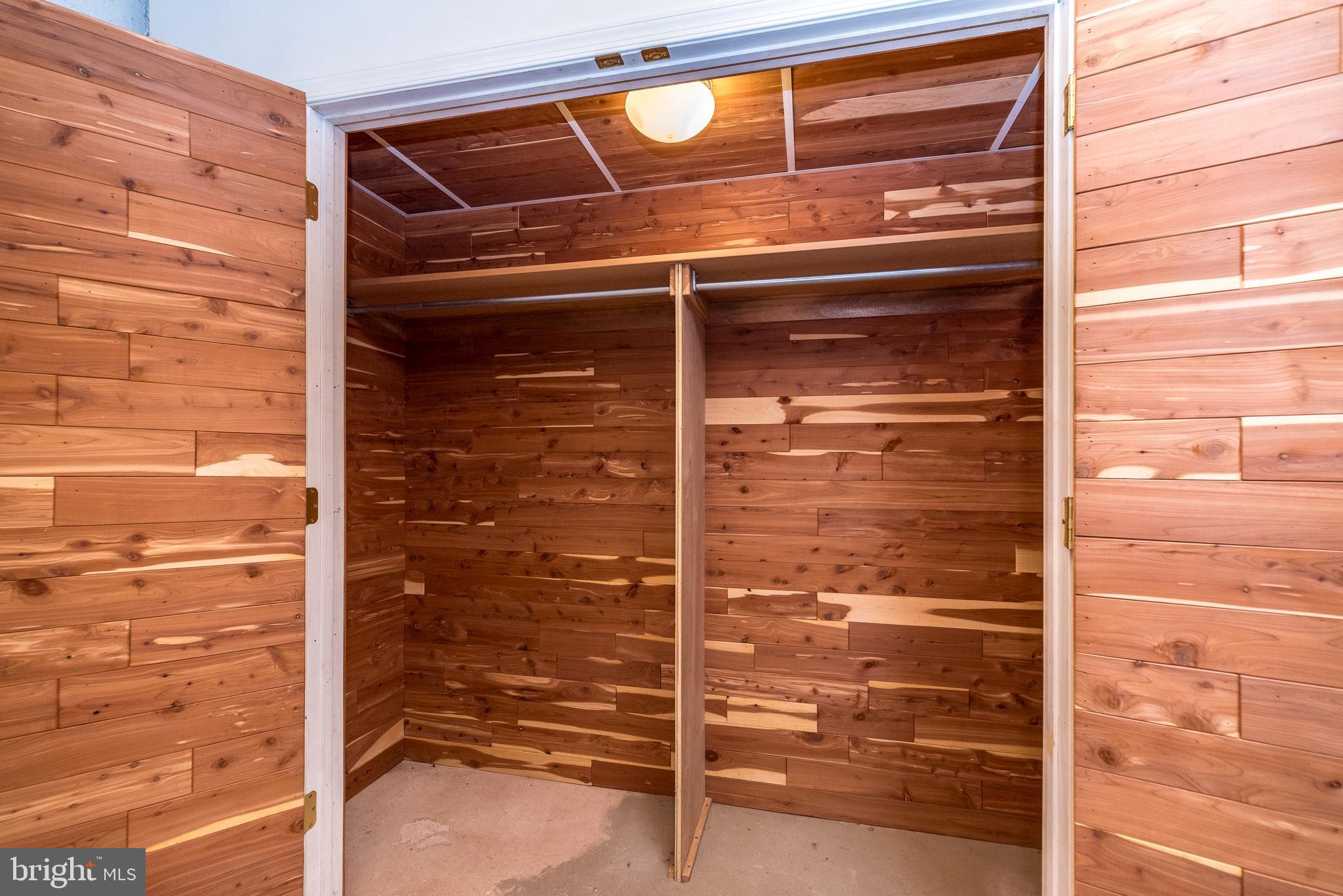 GWYNEDD HUNT - Residential