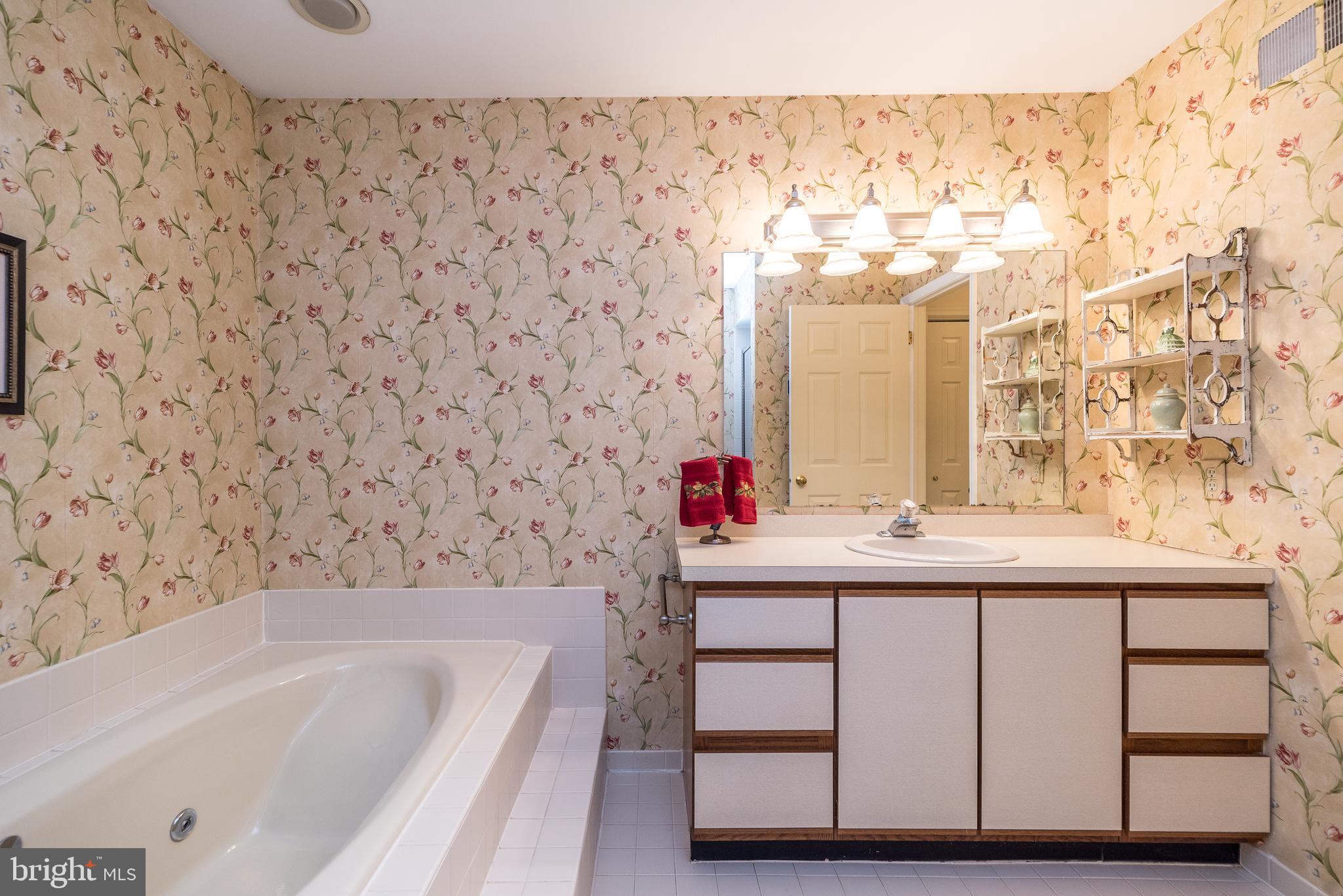 GWYNEDD HUNT - Residential