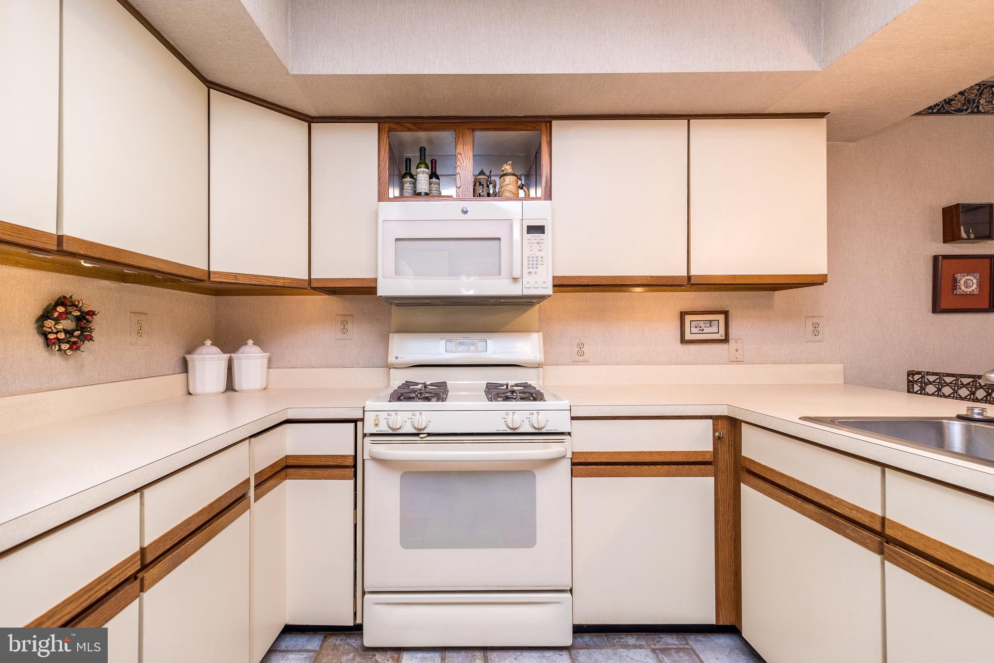 GWYNEDD HUNT - Residential