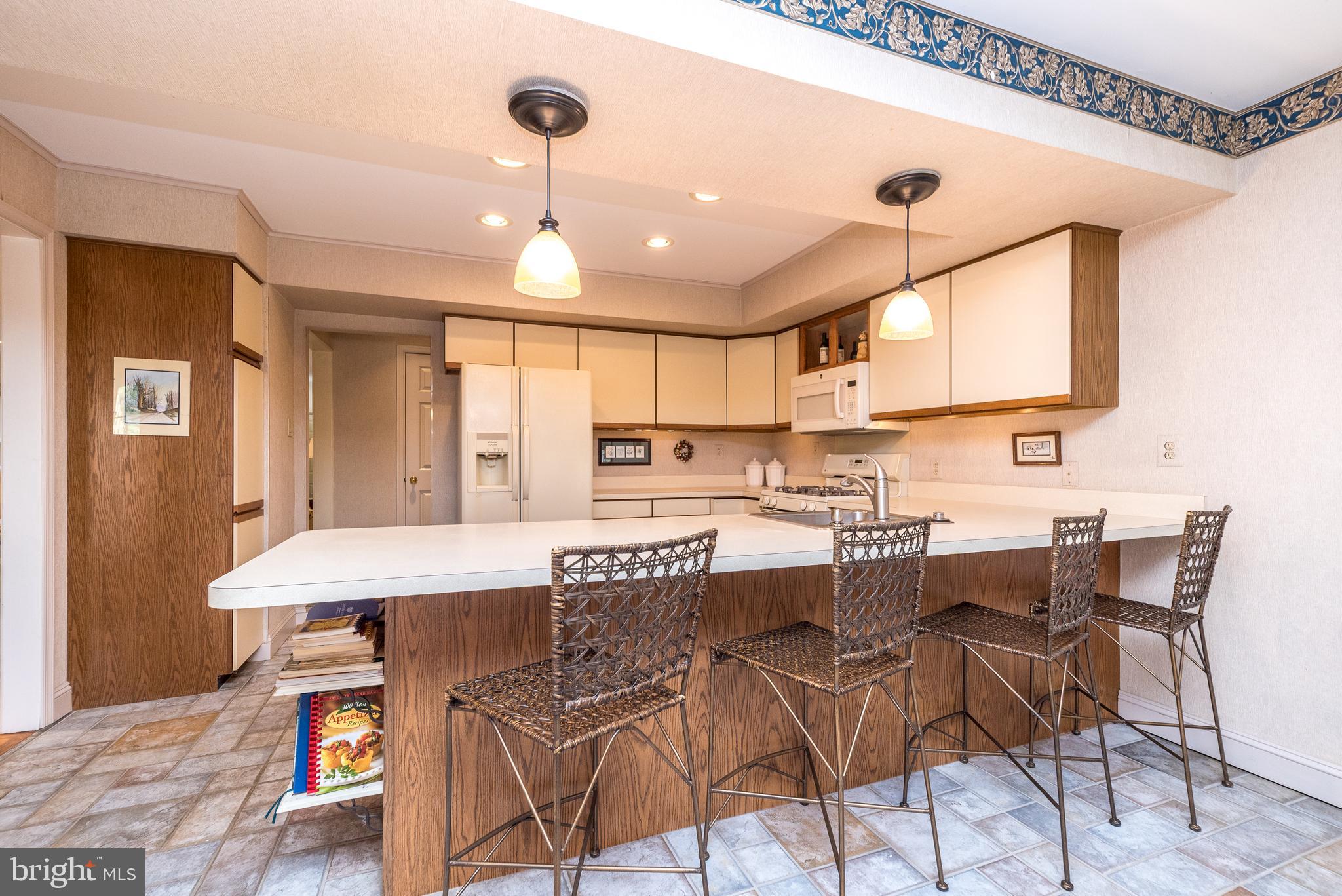 GWYNEDD HUNT - Residential