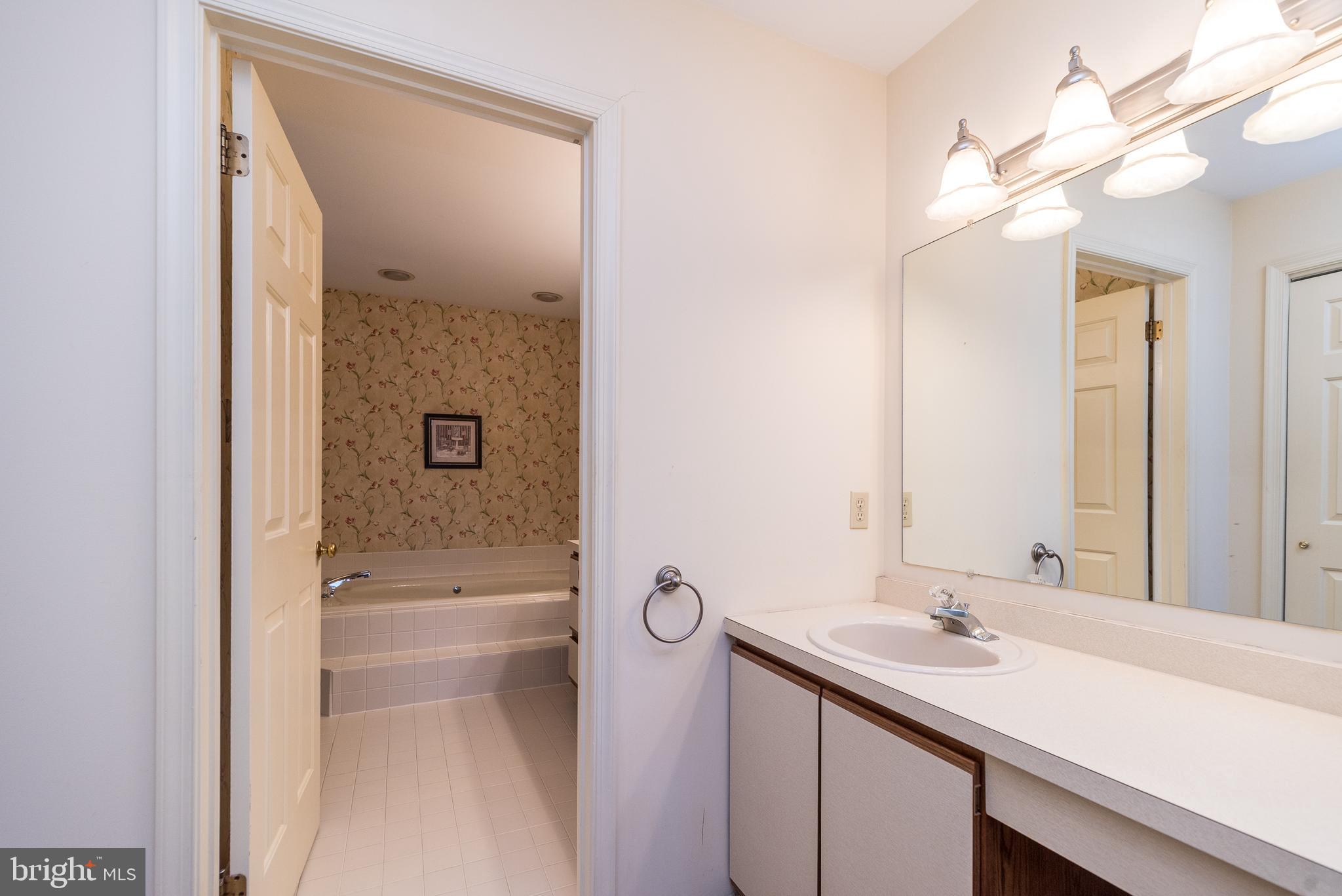 GWYNEDD HUNT - Residential