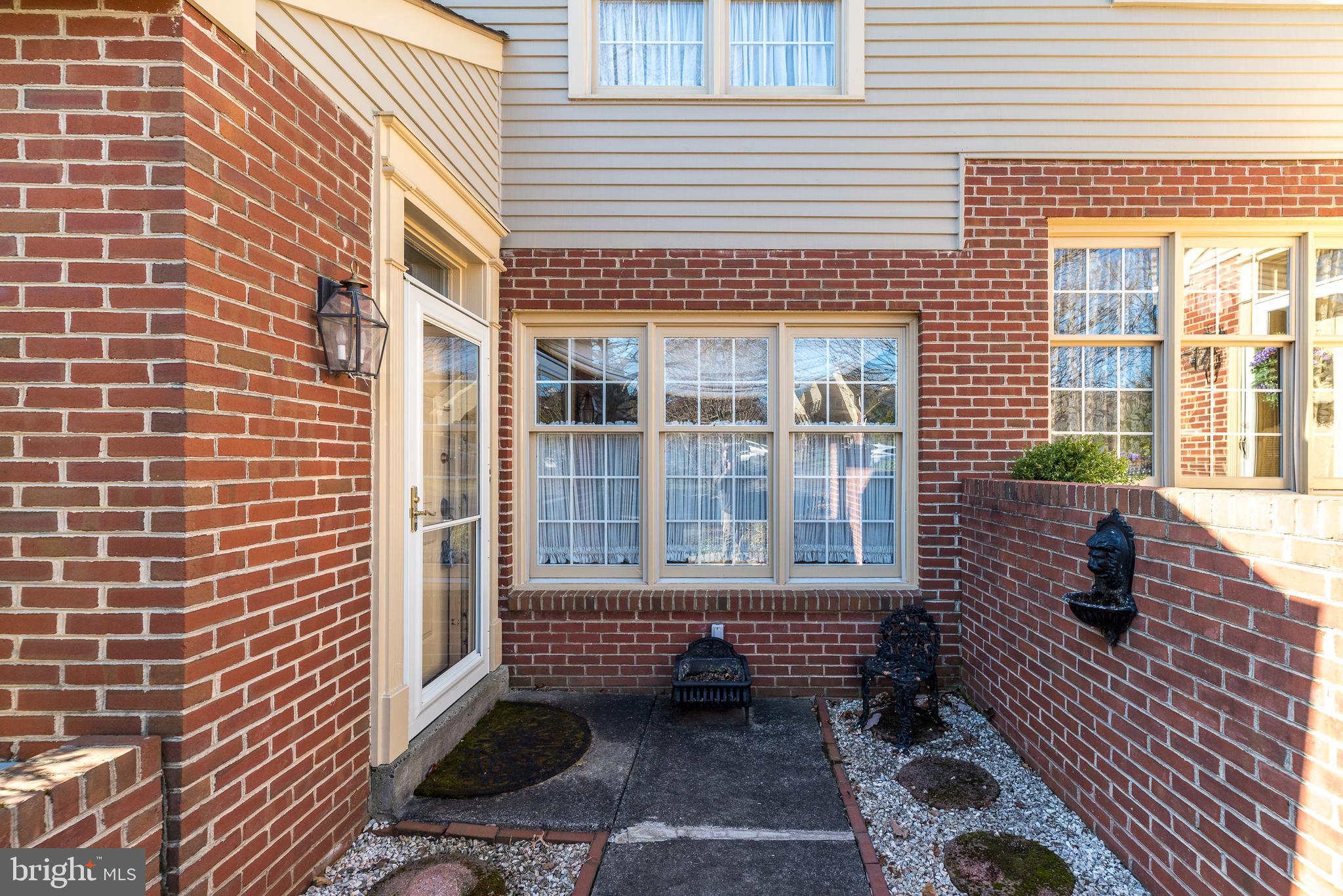 GWYNEDD HUNT - Residential