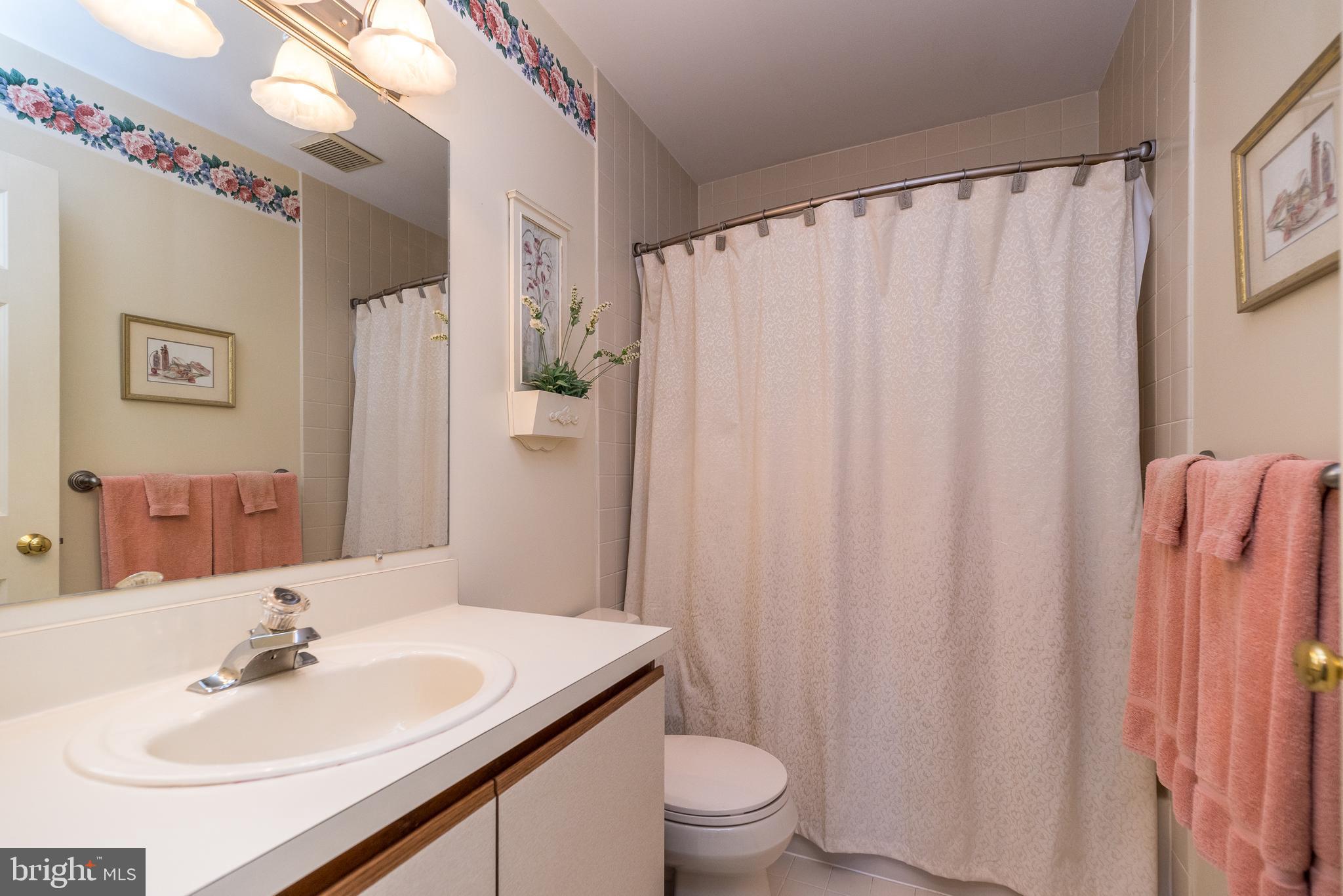 GWYNEDD HUNT - Residential