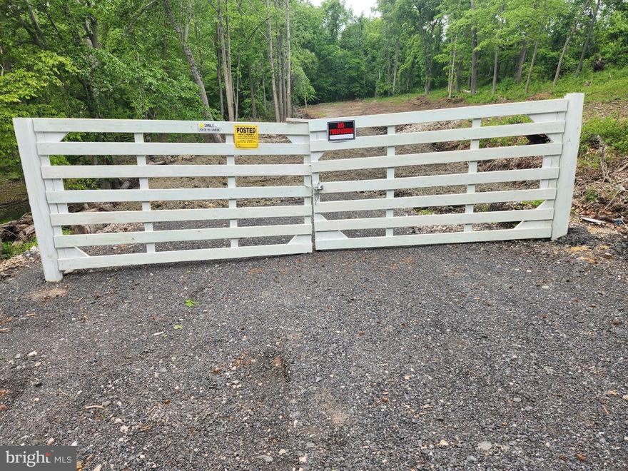 Seize a rare investment opportunity with this prime, ready-to-build lot, perfectly located just minutes from top-rated schools, shopping, and a quick 20-minute commute to MGM and major highways. Set within a highly desirable area surrounded by new developments, this parcel is already zoned for a single residential home, making it an ideal choice for builders or investors looking to capitalize on the area’s growth. For those seeking even greater potential, consider purchasing the adjacent lot at 1410 Farmington—available as a package deal with negotiable terms. With a motivated seller and the plat available upon request, don’t miss your chance to turn this blank canvas into a profitable future. Reach out today and make it yours!!!!