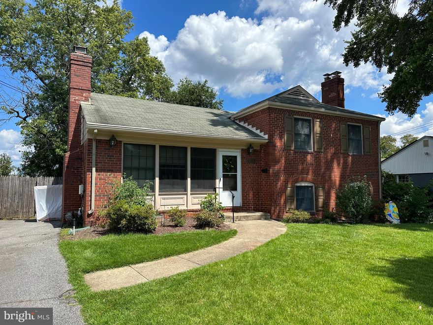 Beautifully maintained 3 level home in close proximity to downtown Bethesda. Updated renovated kitchen with granite top. Great screened in porch, and greenery views for entertaining. Fenced in yard with shed. Ride on bus nearby and 1.3 mi to Medical Center/NIH metro stop. Bradley Hills ES/Pyle MS/Whitman HS school district. Quiet neighborhood/street with sidewalks. Well inside the beltway.