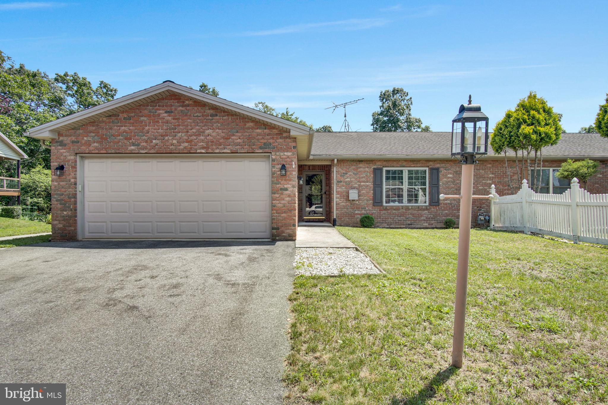 42 RIDGE AVENUE