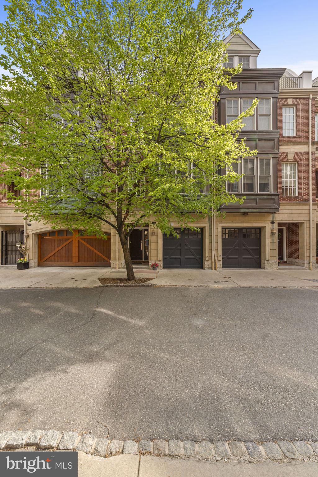 SOCIETY HILL - Residential