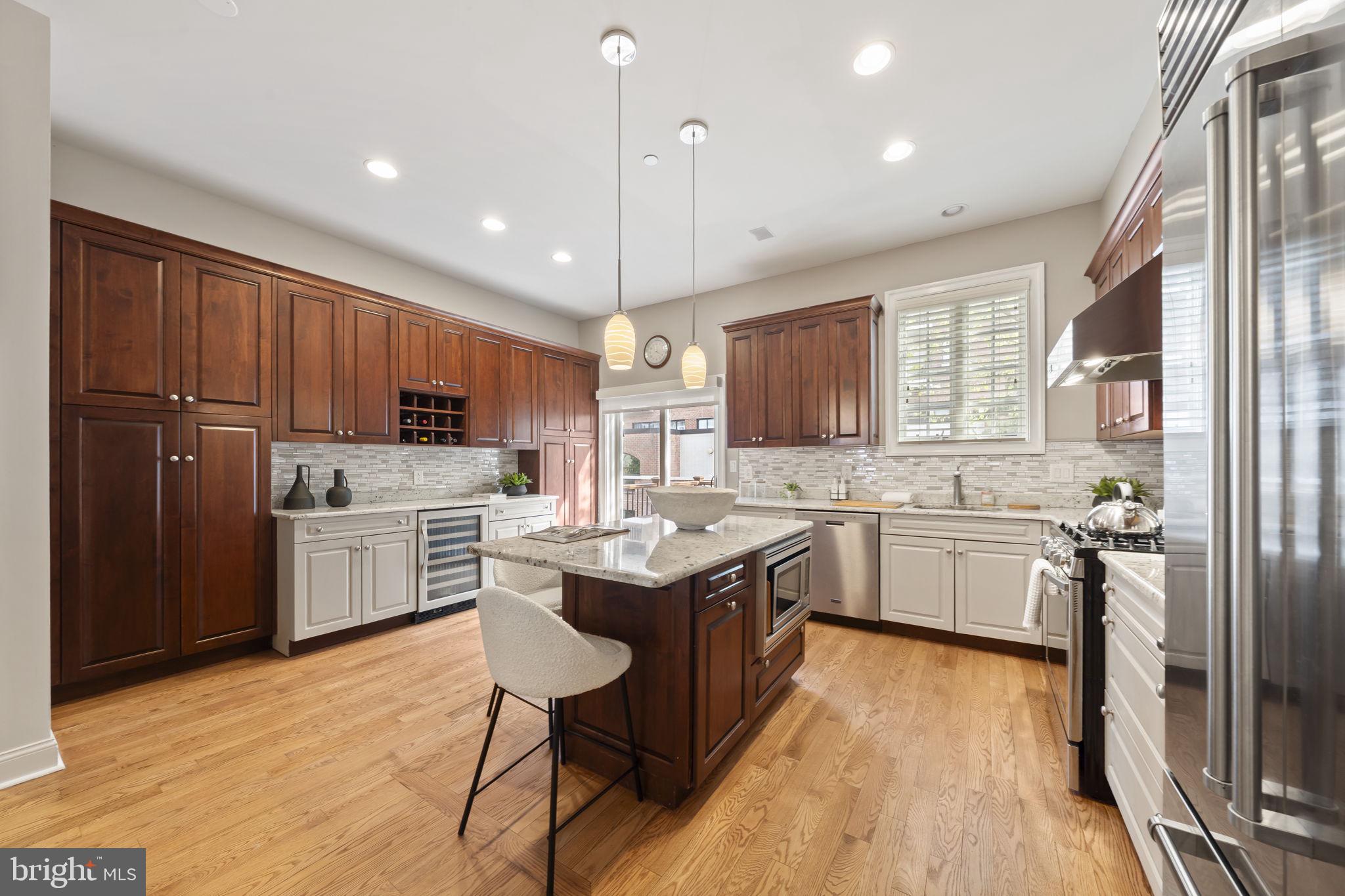 SOCIETY HILL - Residential