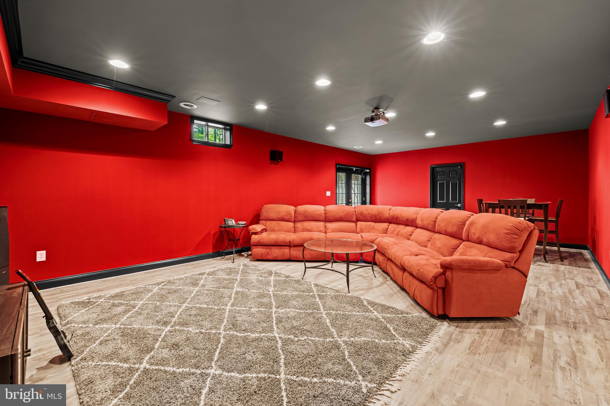 CHESTNUT WOODS - Residential