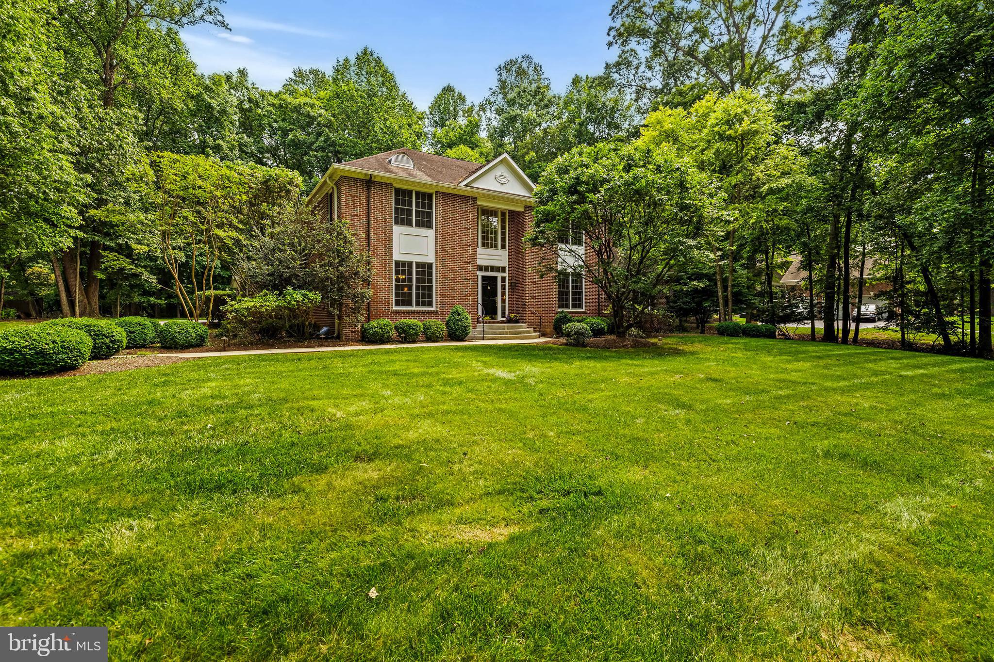 2511 CHESTNUT WOODS COURT