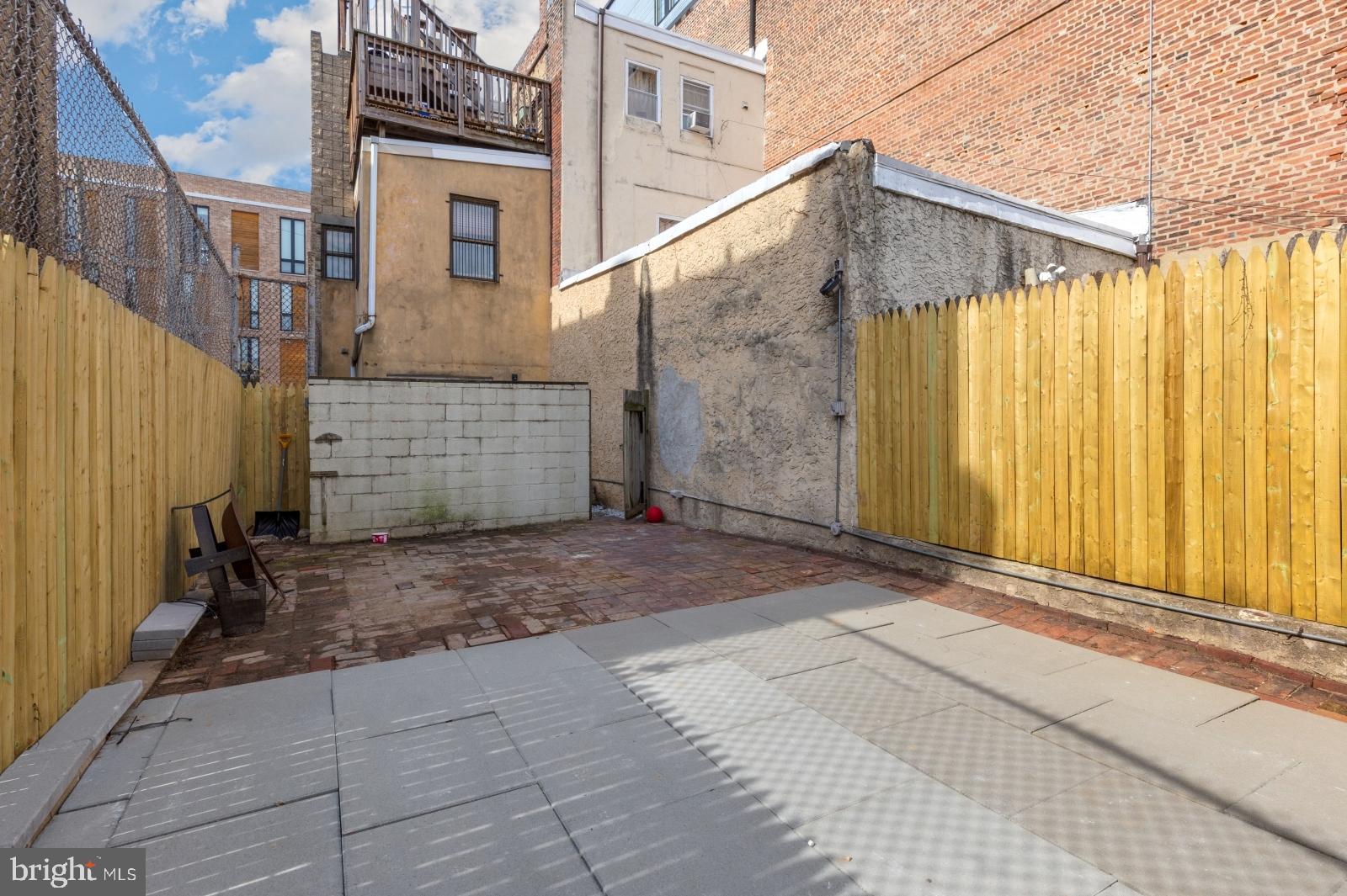 QUEEN VILLAGE - Residential Lease