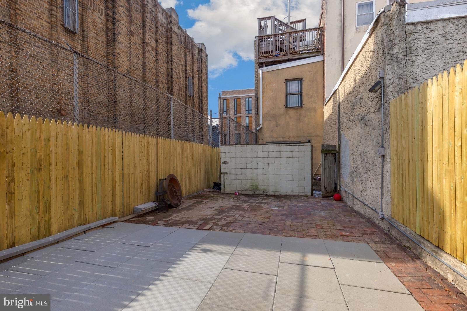 QUEEN VILLAGE - Residential Lease