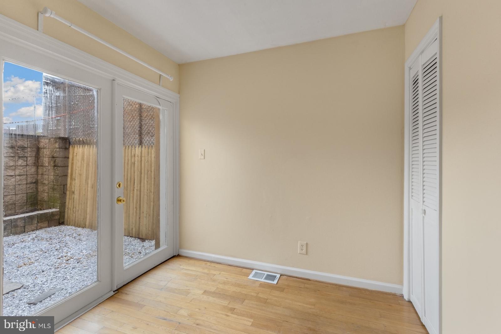 QUEEN VILLAGE - Residential Lease