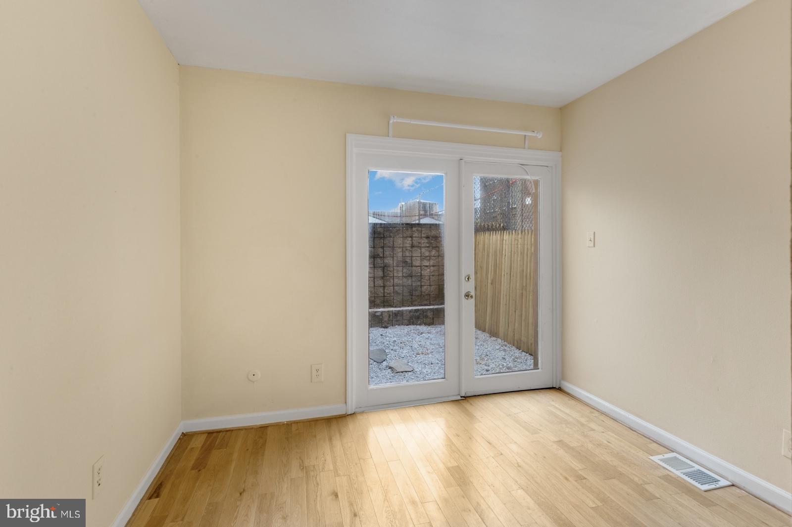 QUEEN VILLAGE - Residential Lease