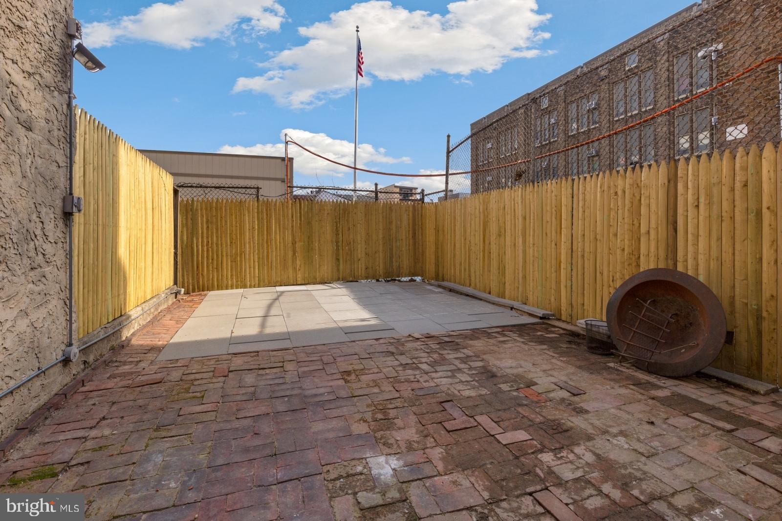 QUEEN VILLAGE - Residential Lease