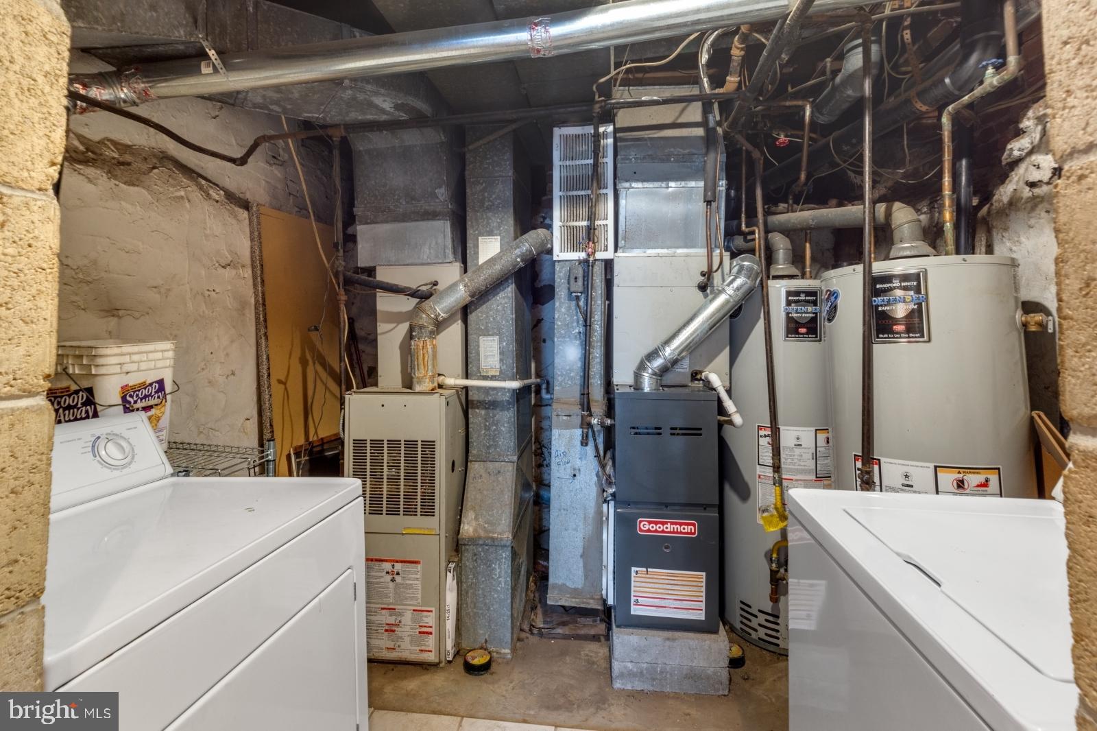 QUEEN VILLAGE - Residential Lease