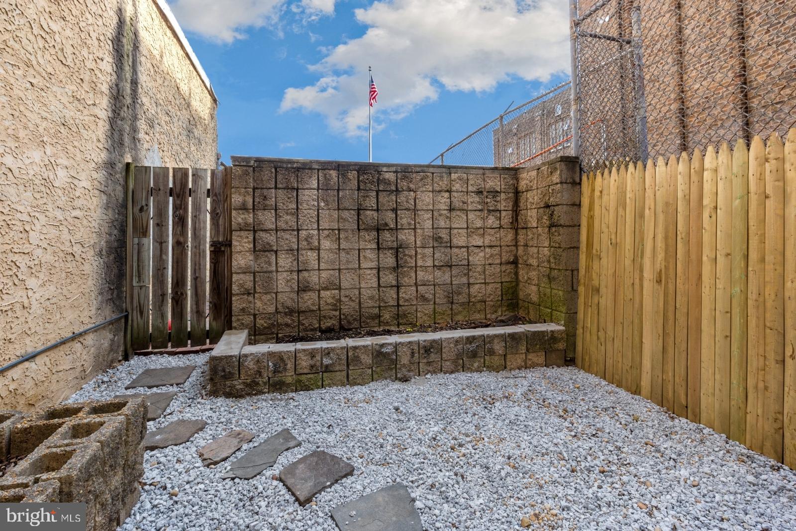 QUEEN VILLAGE - Residential Lease