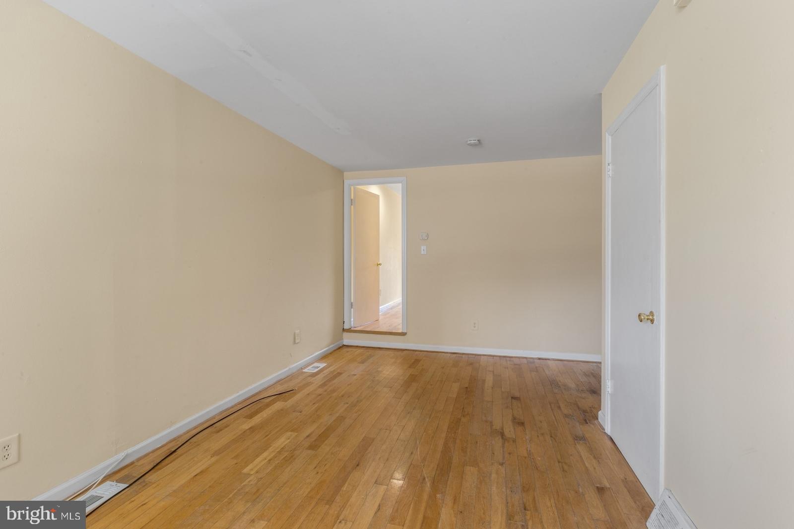 QUEEN VILLAGE - Residential Lease
