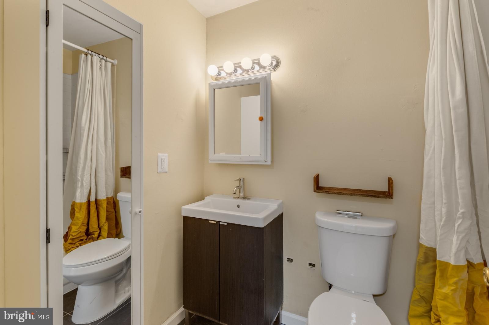 QUEEN VILLAGE - Residential Lease