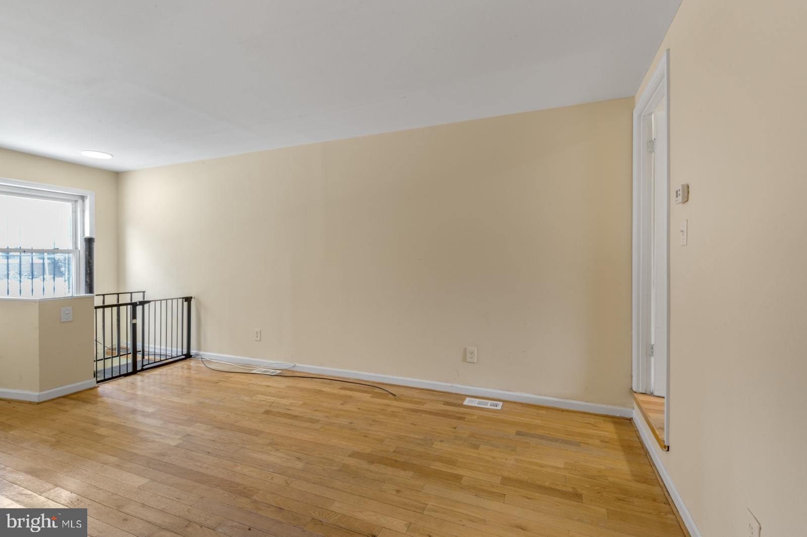 QUEEN VILLAGE - Residential Lease